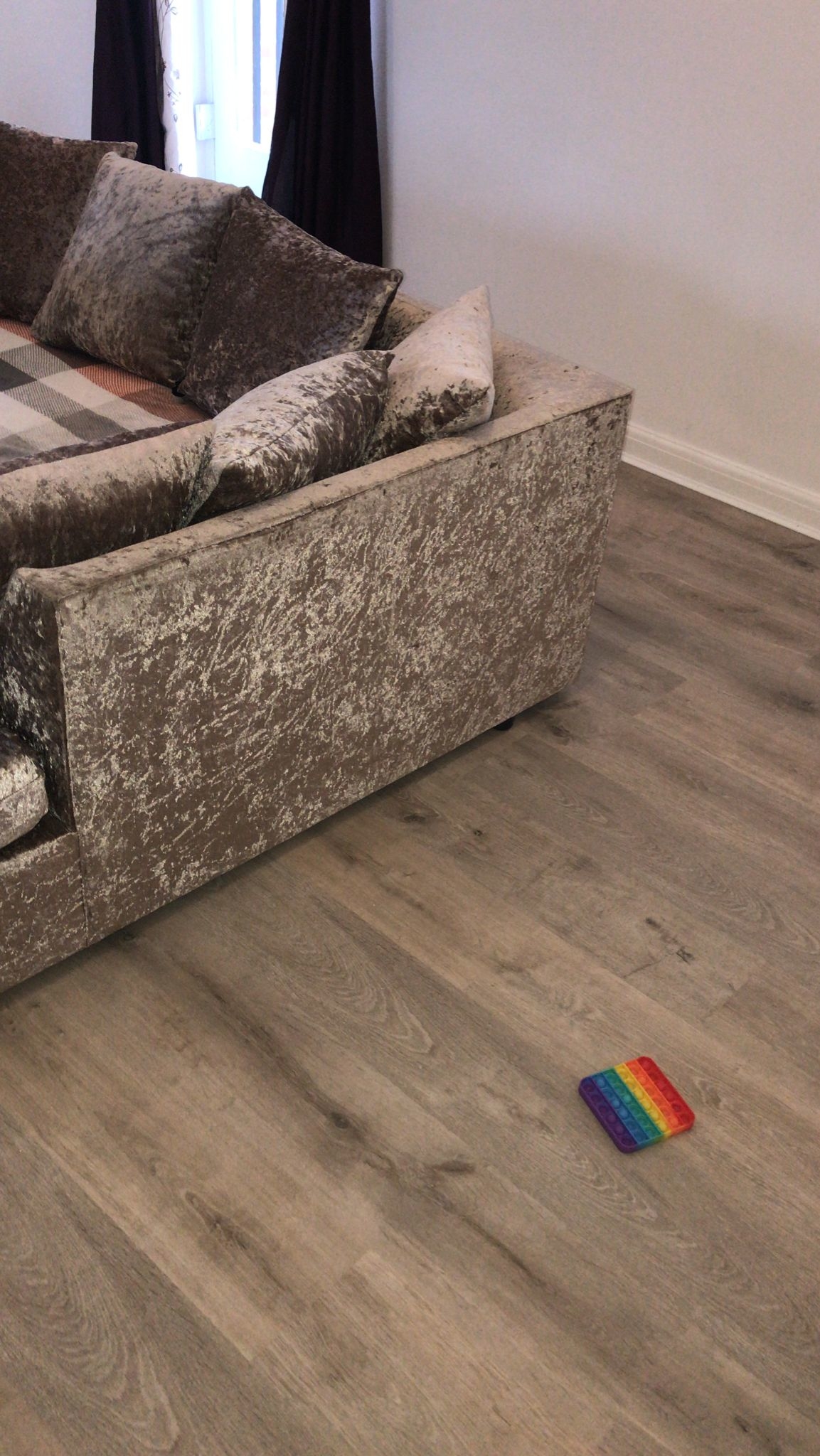 Laminate floor after fitting work in AL10