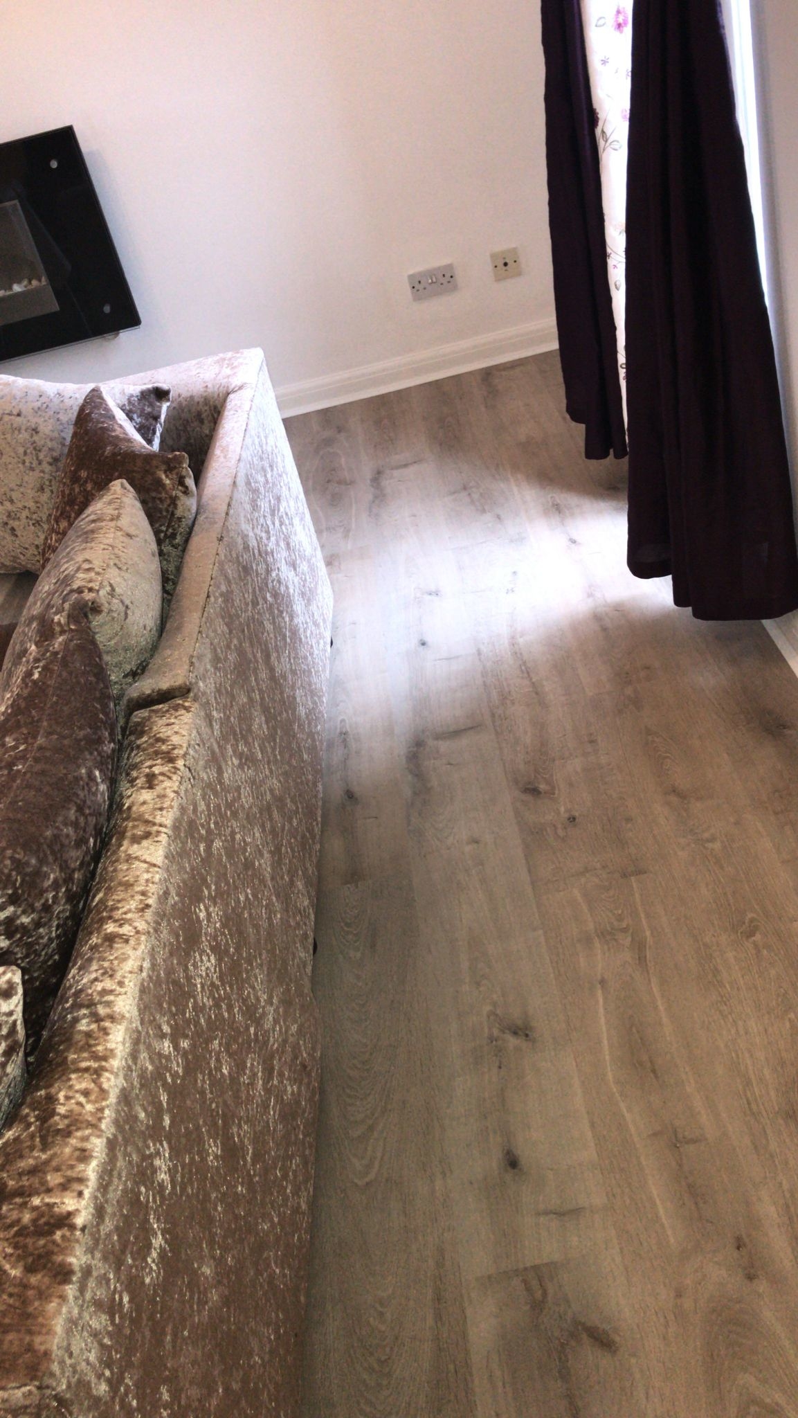 Laminate floor after fitting work in AL10