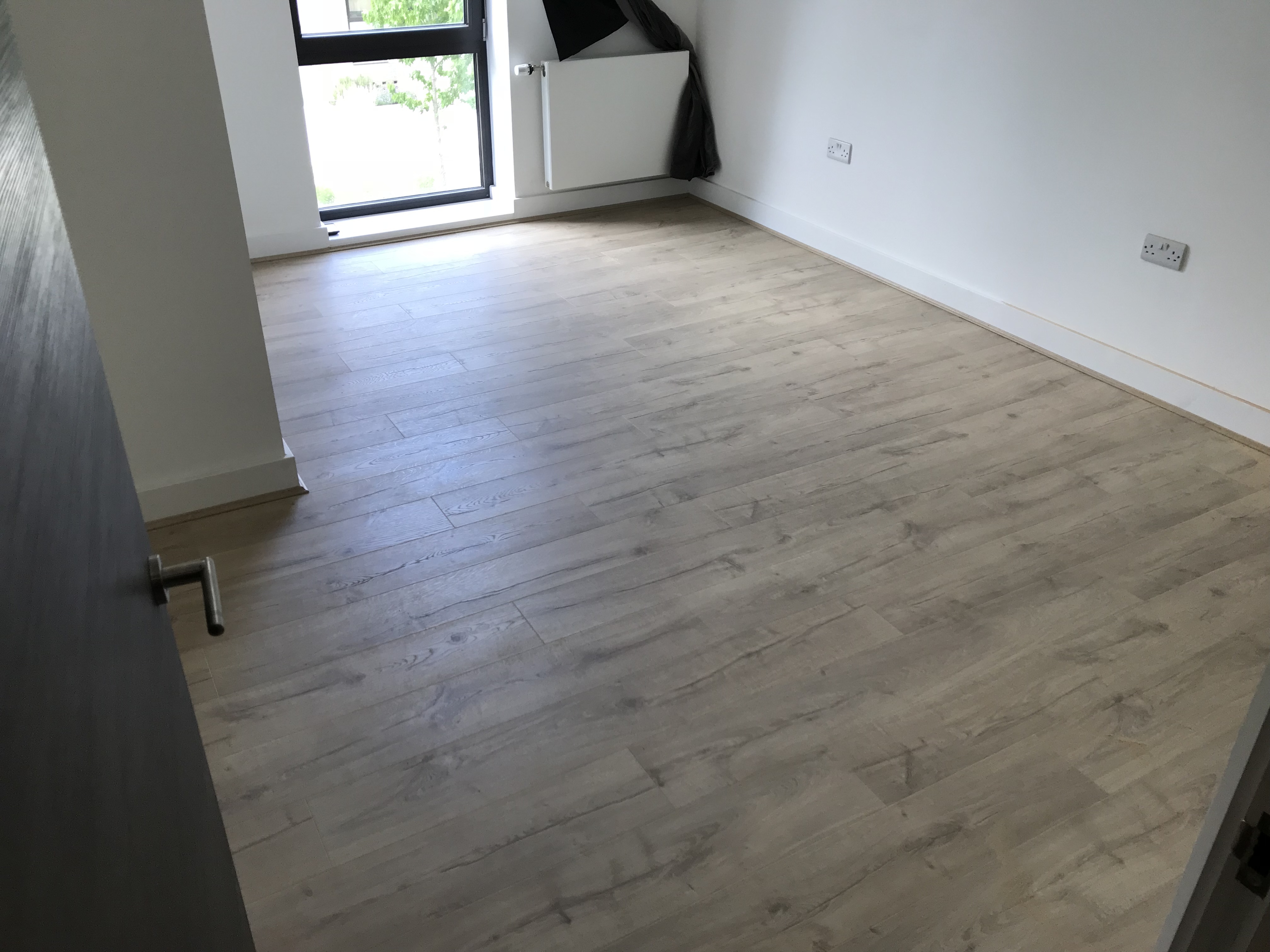 Laminate floor after fitting work in E14