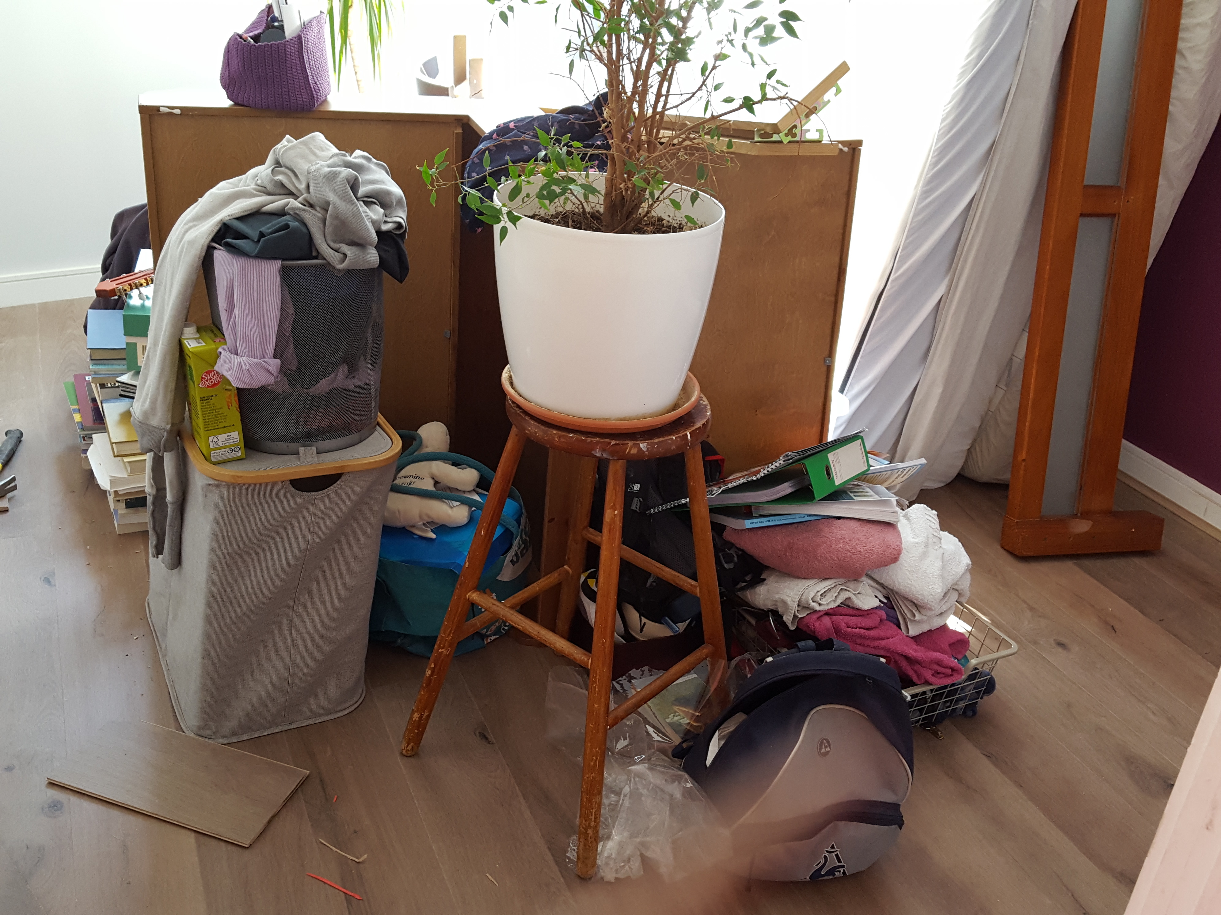 Laminate floor after fitting work in E16