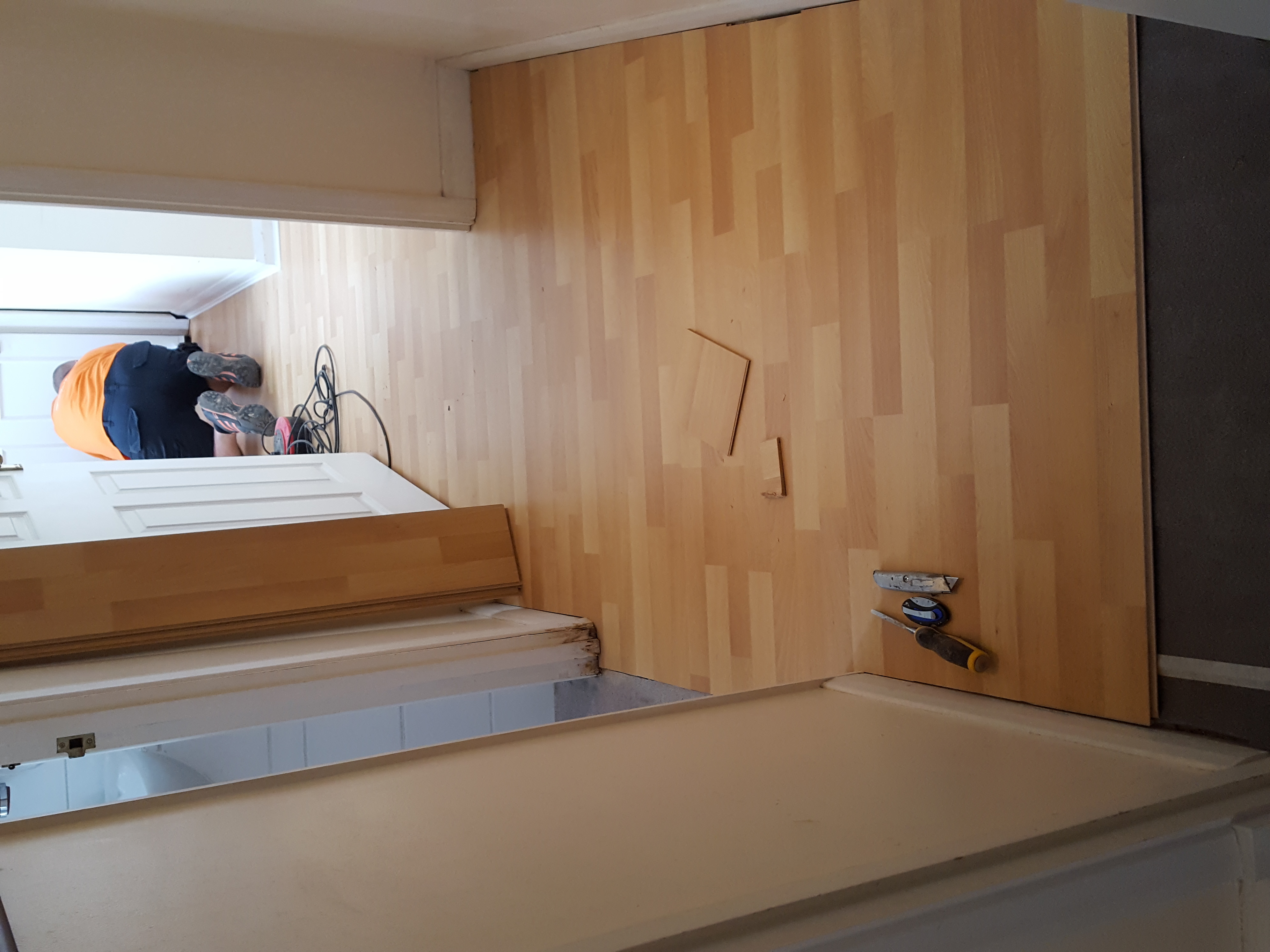 Laminate floor after fitting work in E1