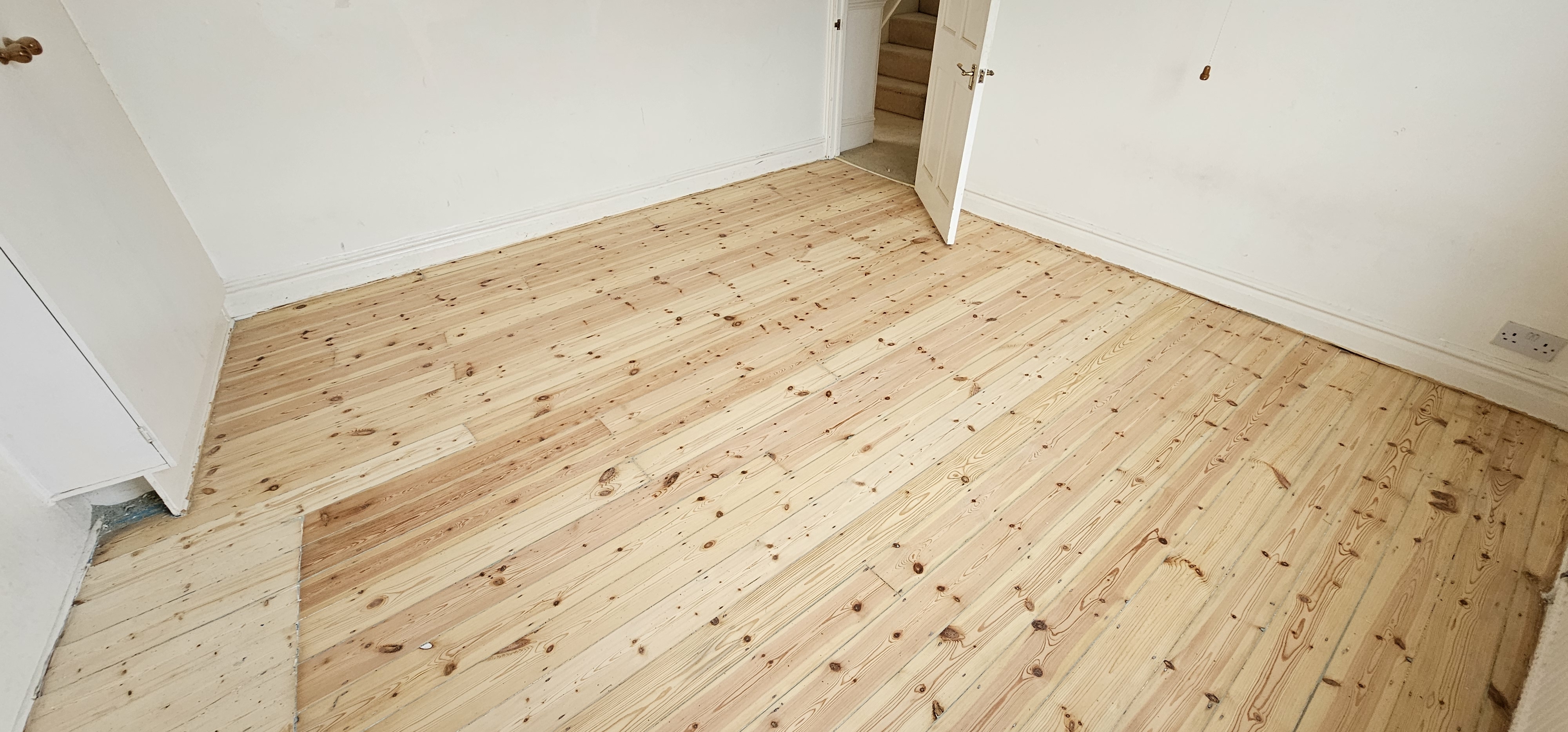 Floorboards floor after sanding work in E4