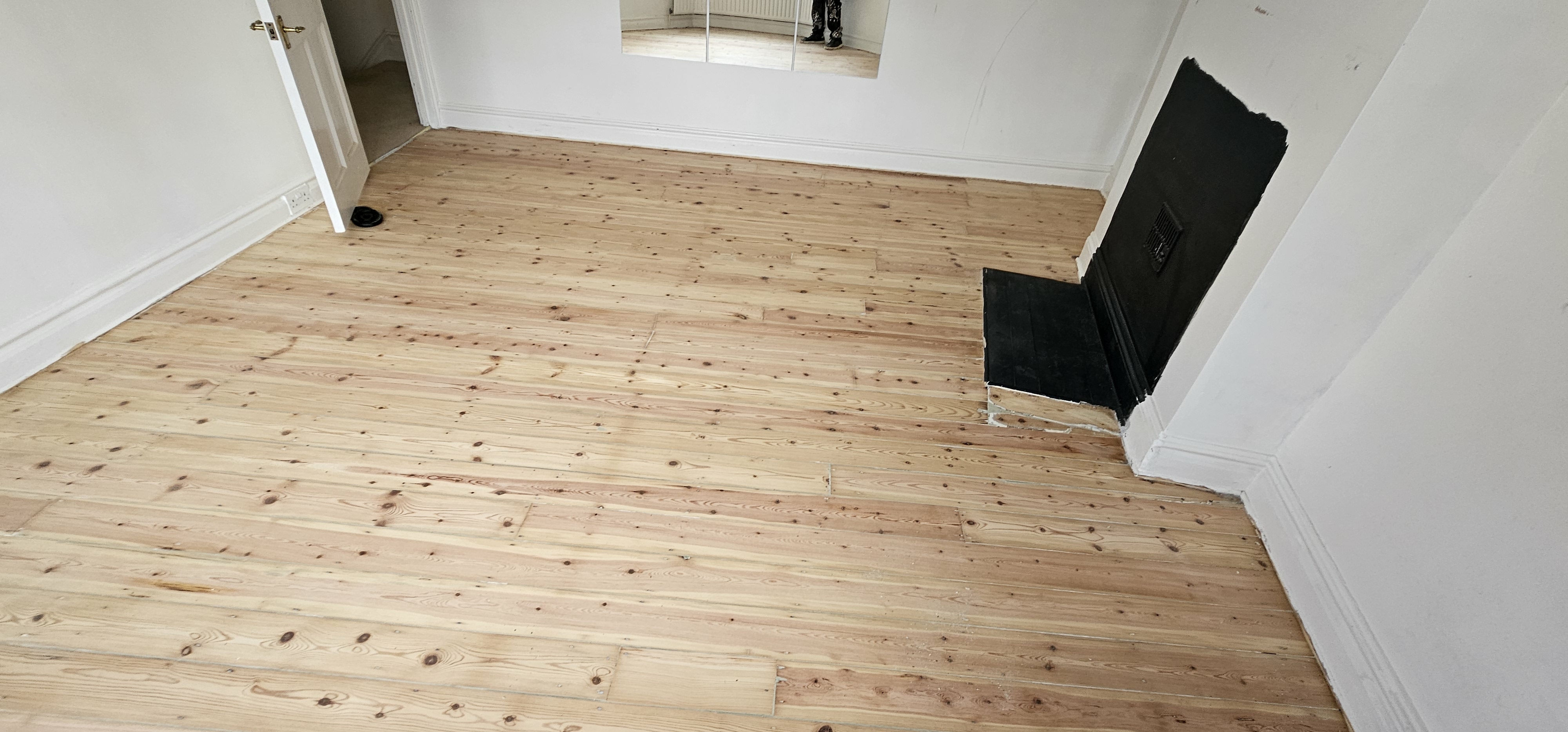 Floorboards floor after sanding work in E4
