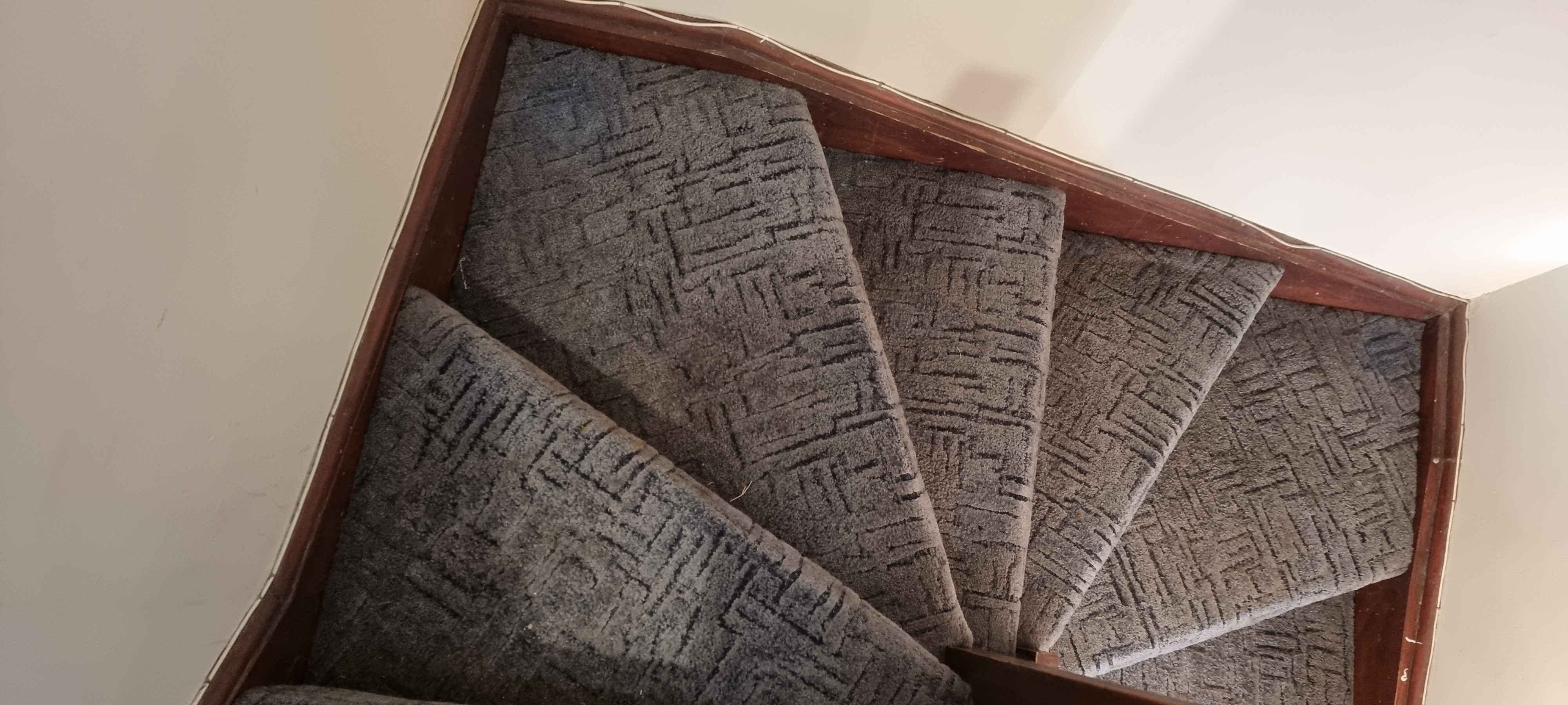 Laminate floor after fitting work in E6