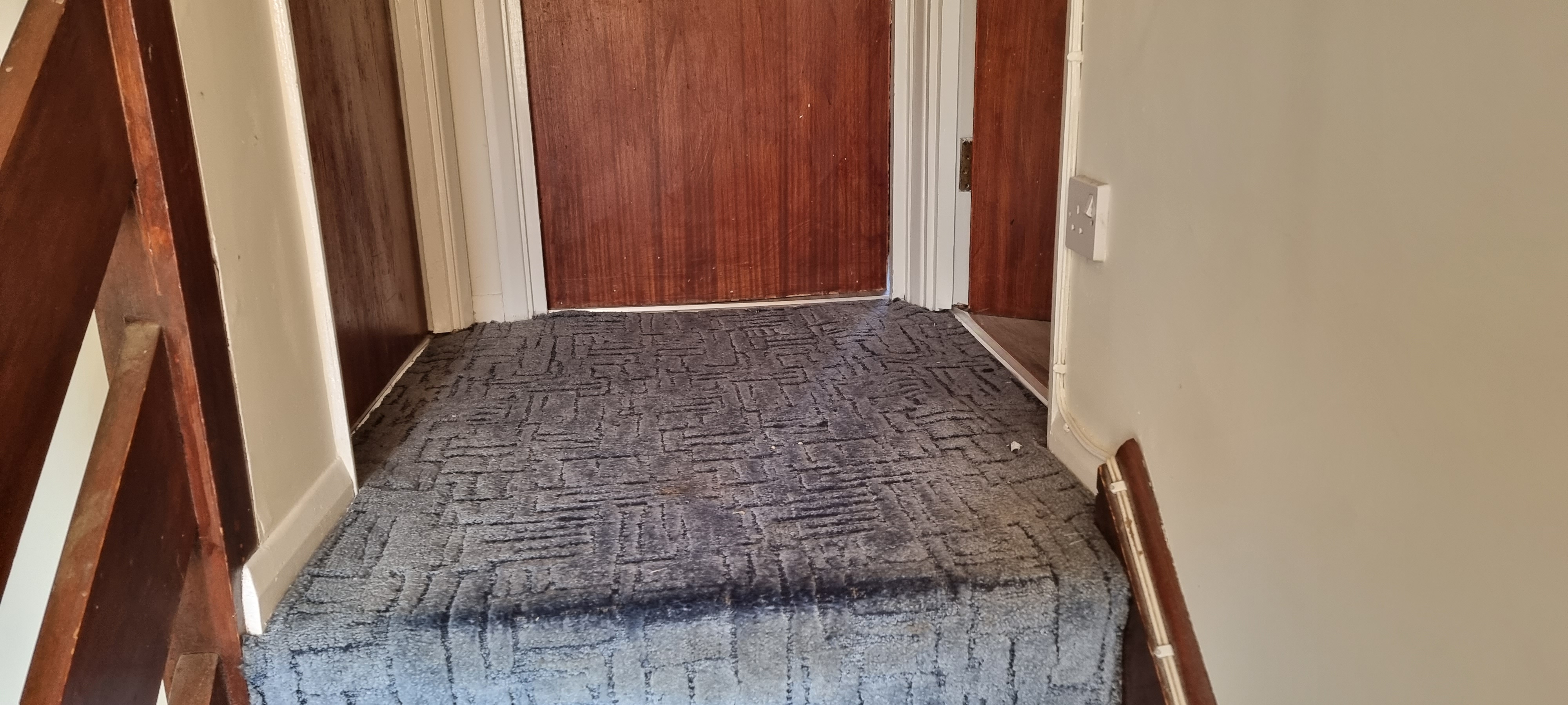 Laminate floor after fitting work in E6