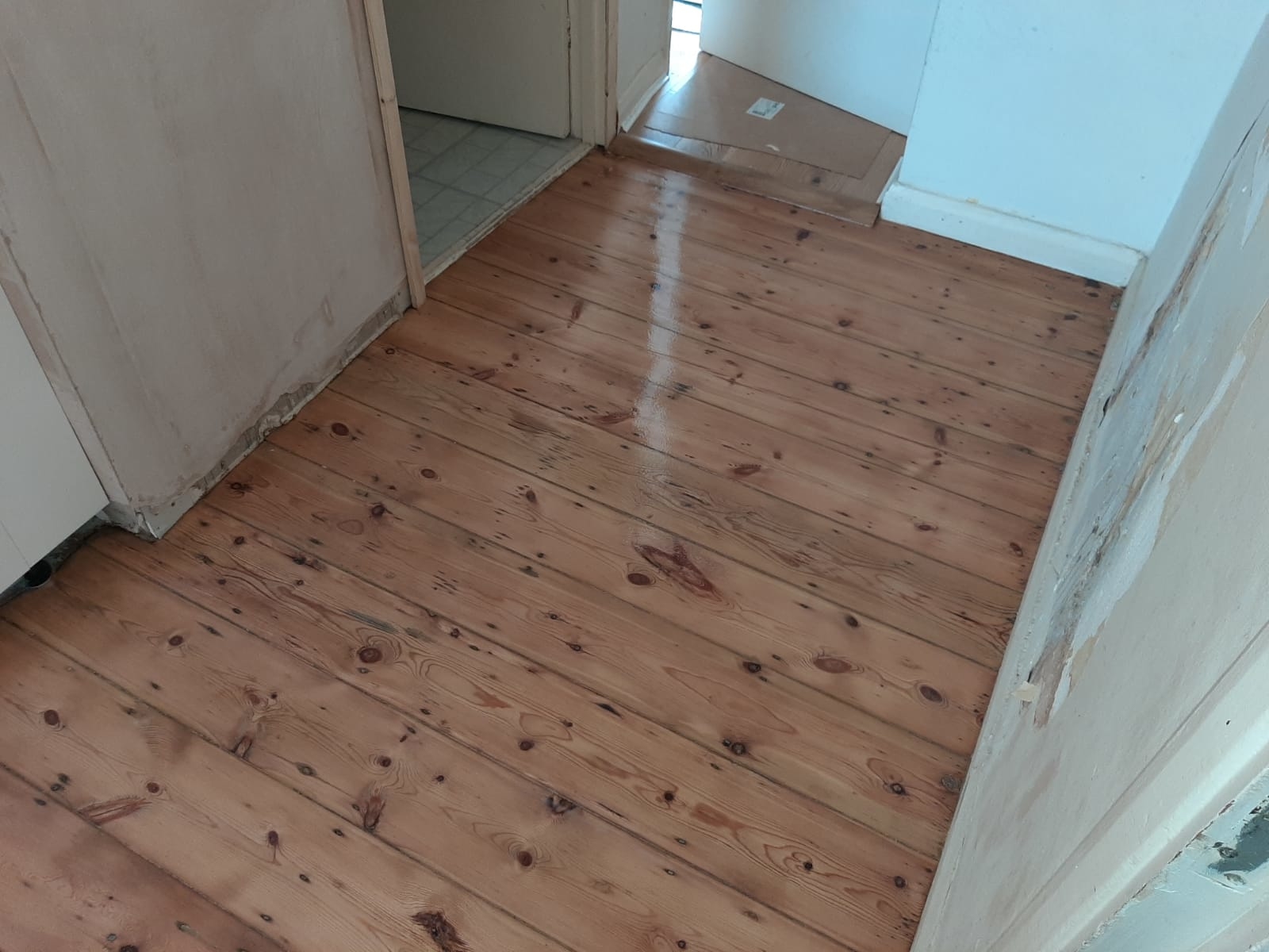 Floorboards floor after sanding work in E7