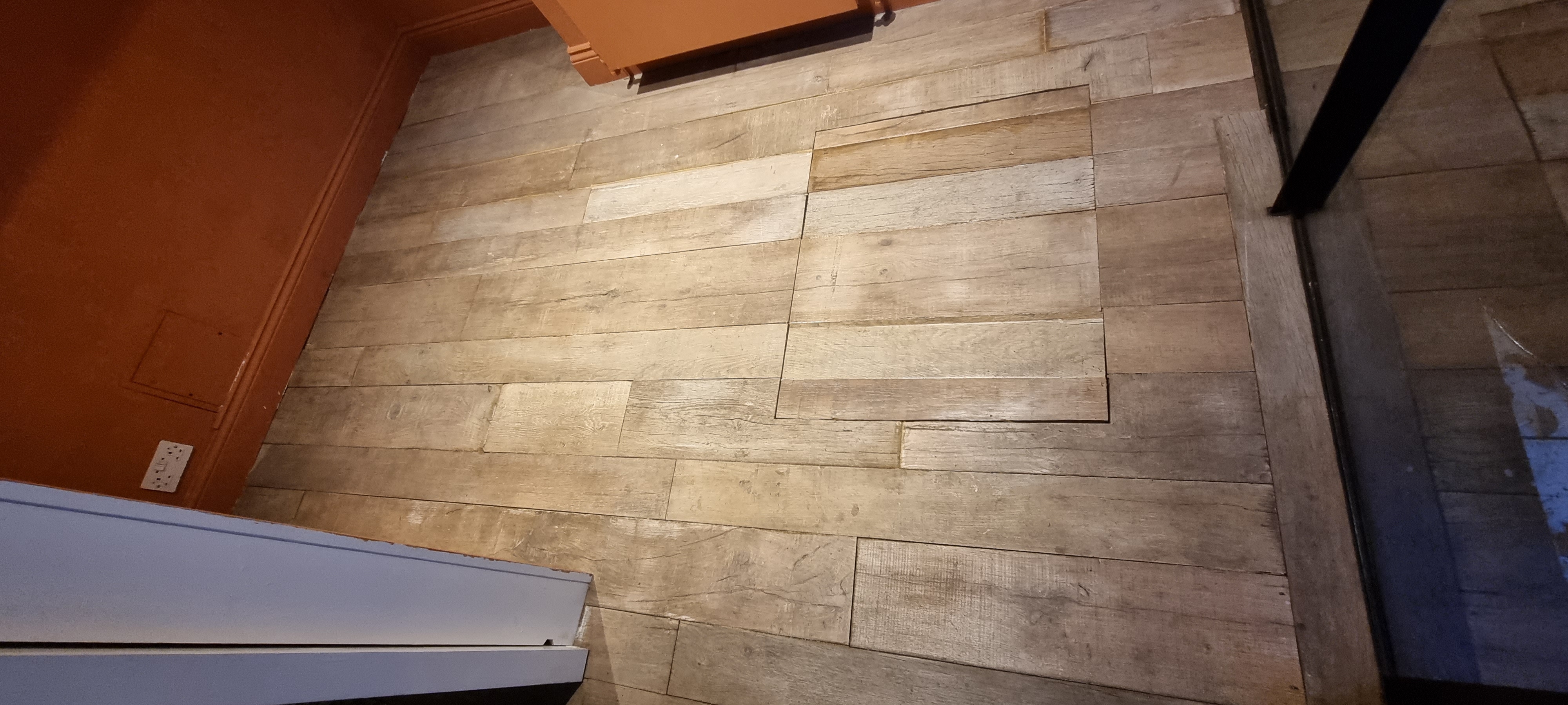 Hardwood floor after fitting work in E8