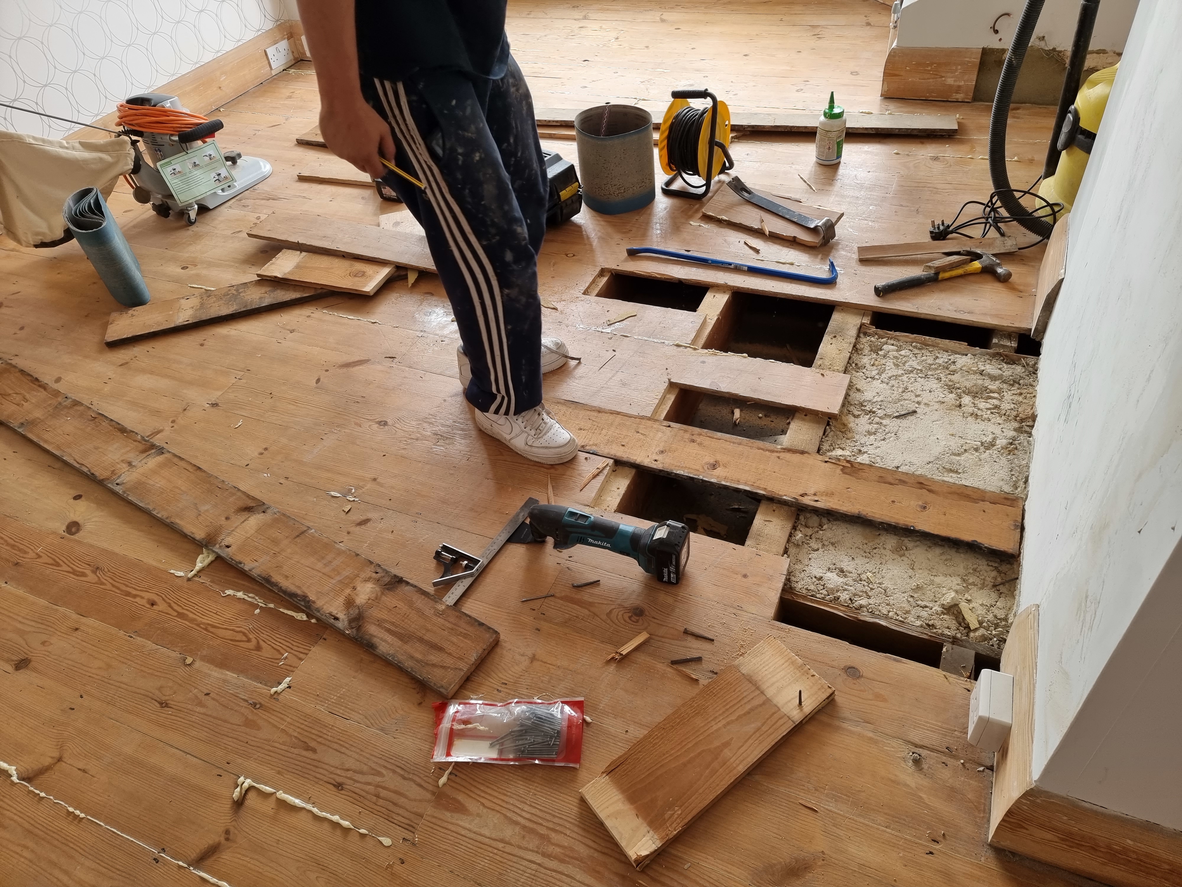 Laminate floor after sanding work in N12
