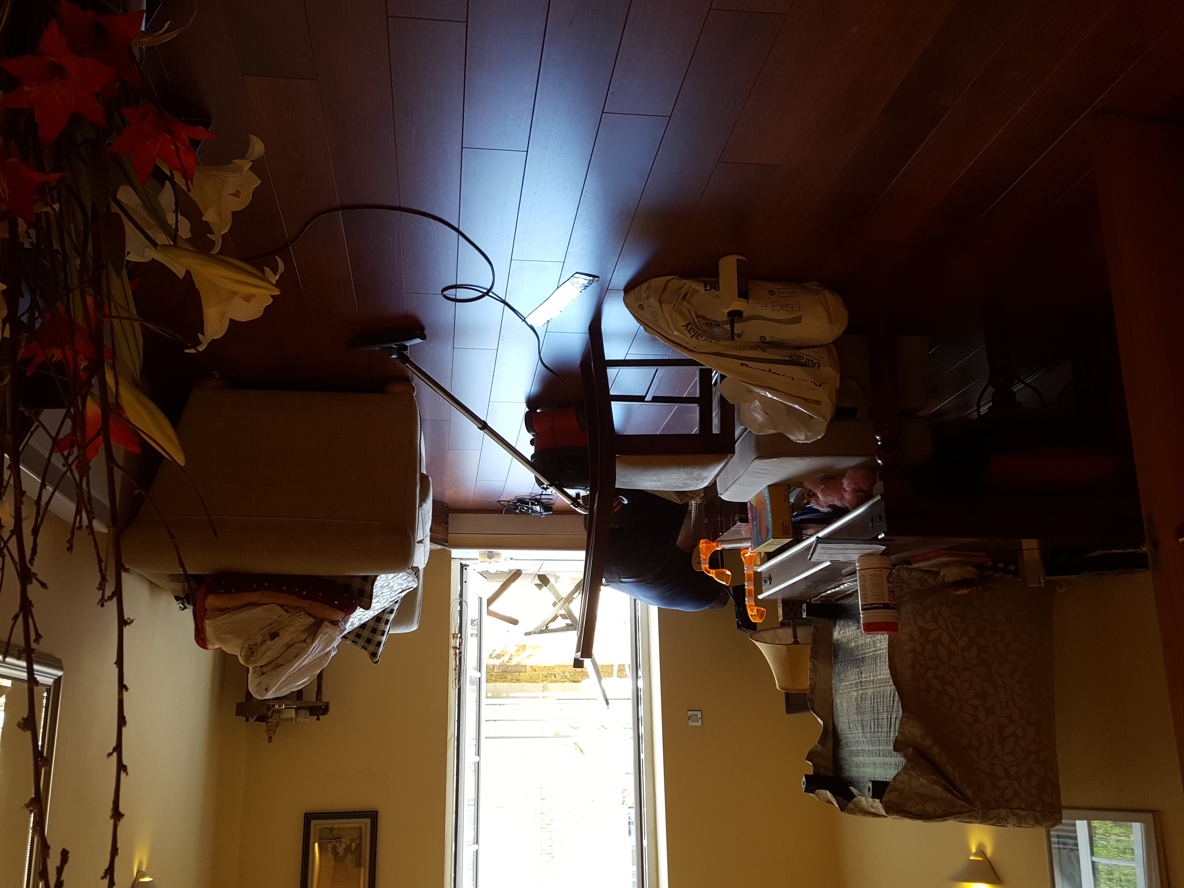 Laminate floor after fitting work in N1