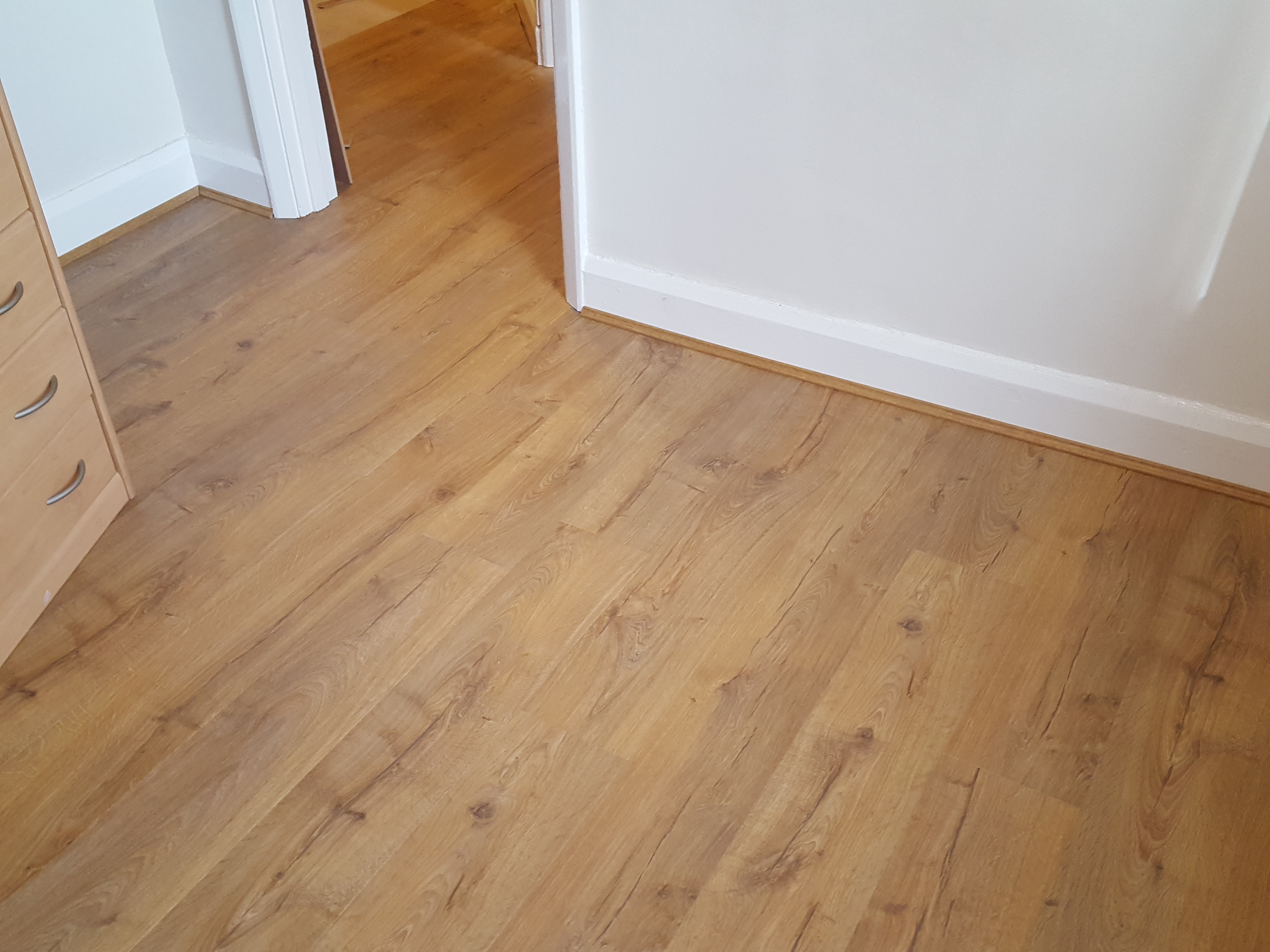 Laminate floor after fitting work in N20