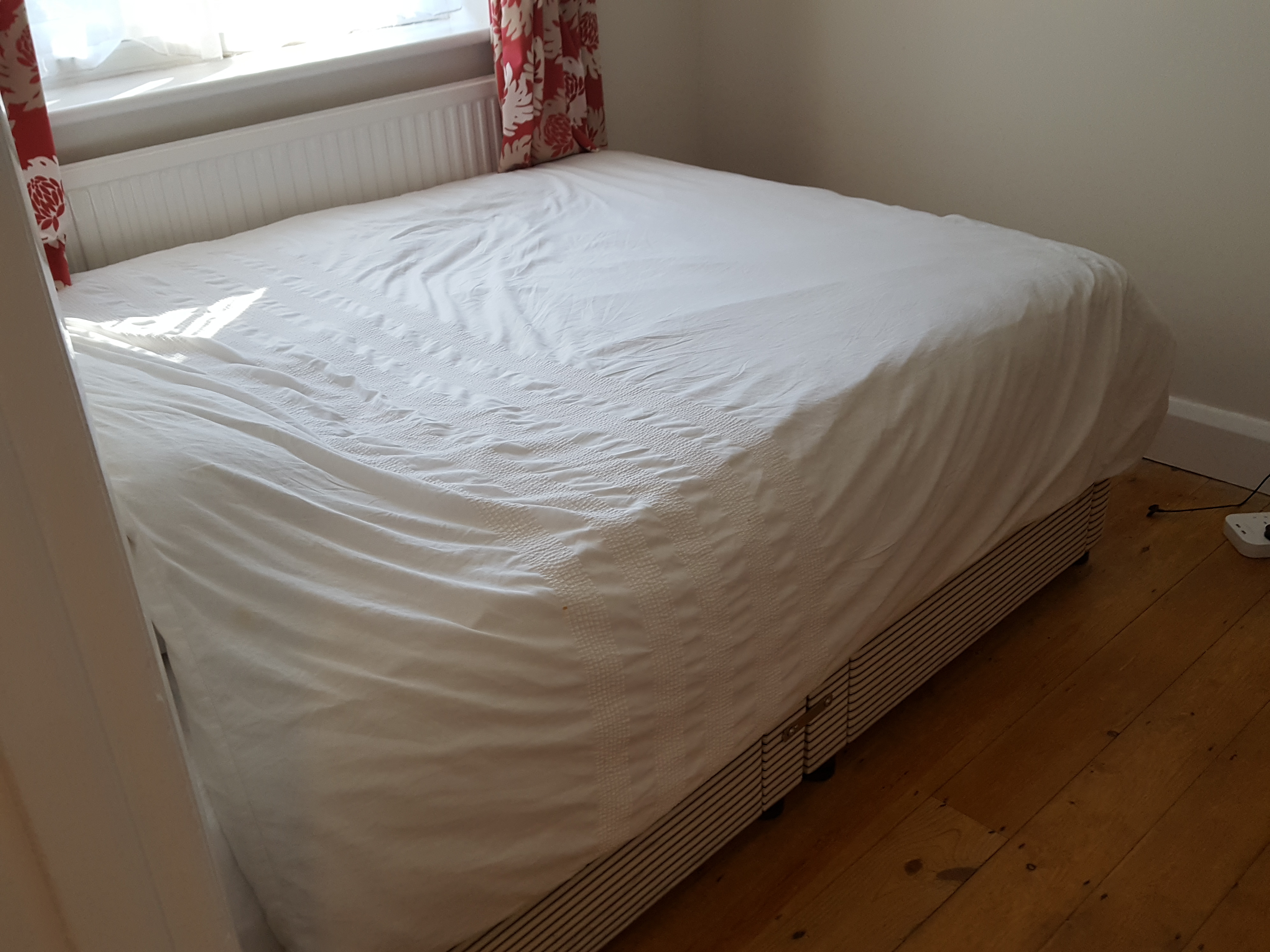 Laminate floor after fitting work in N20