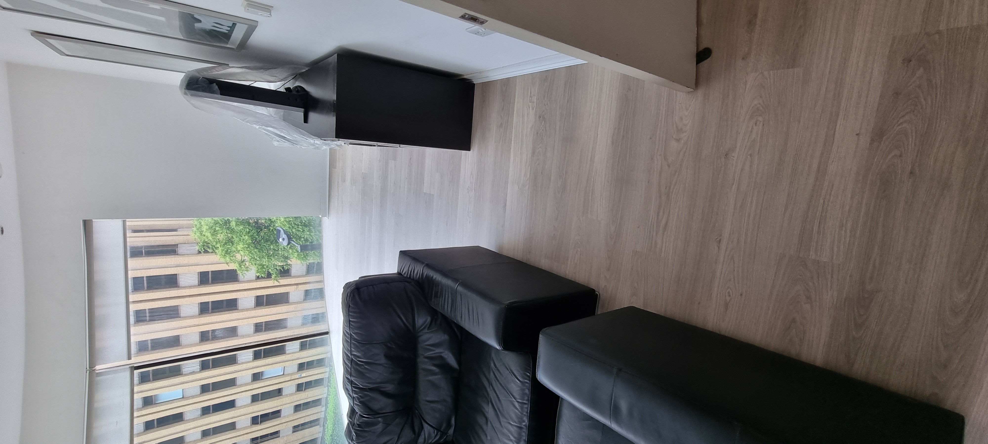 Laminate floor after fitting work in N7