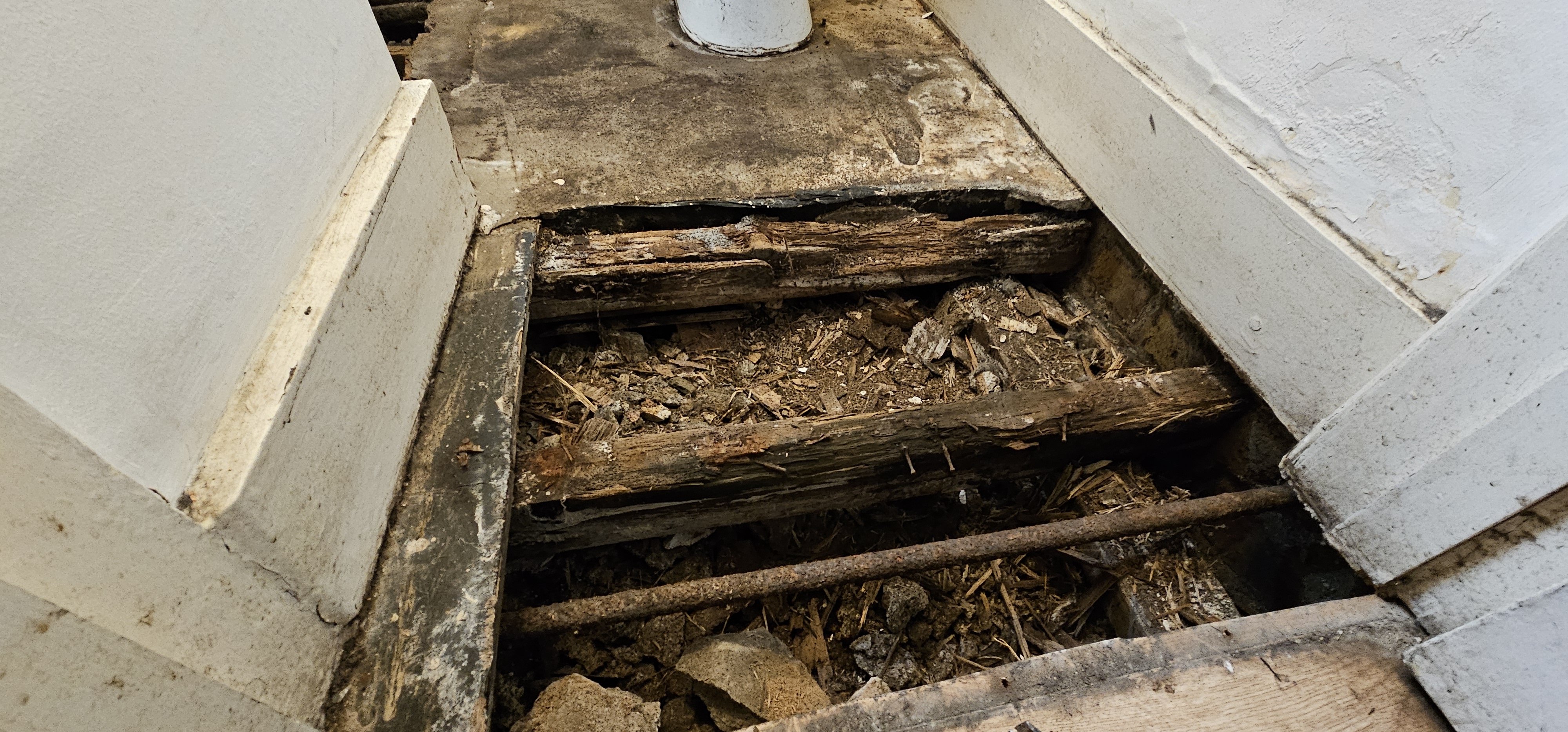 Vinyl floor after sanding work in NW2