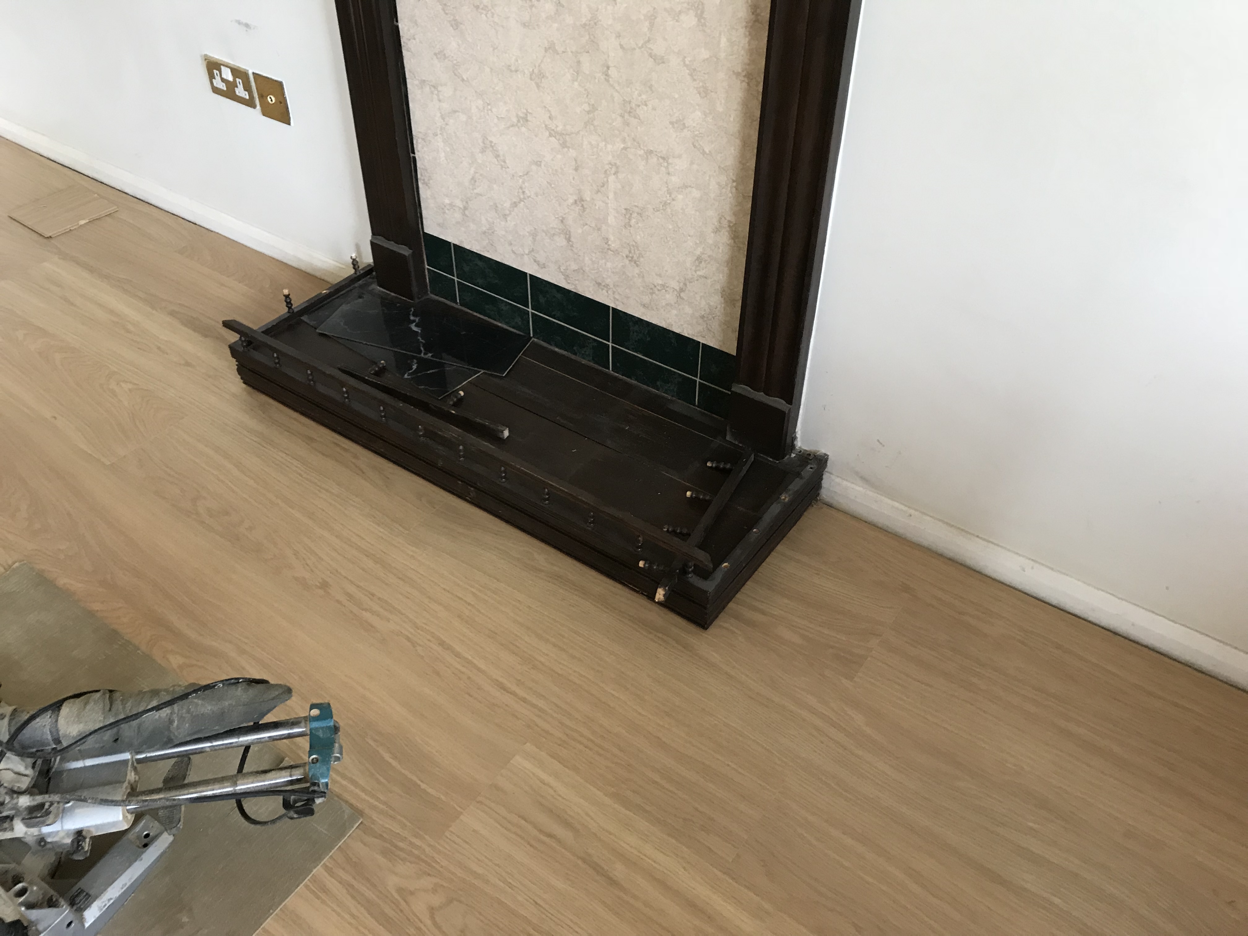 Laminate floor after fitting work in RM6