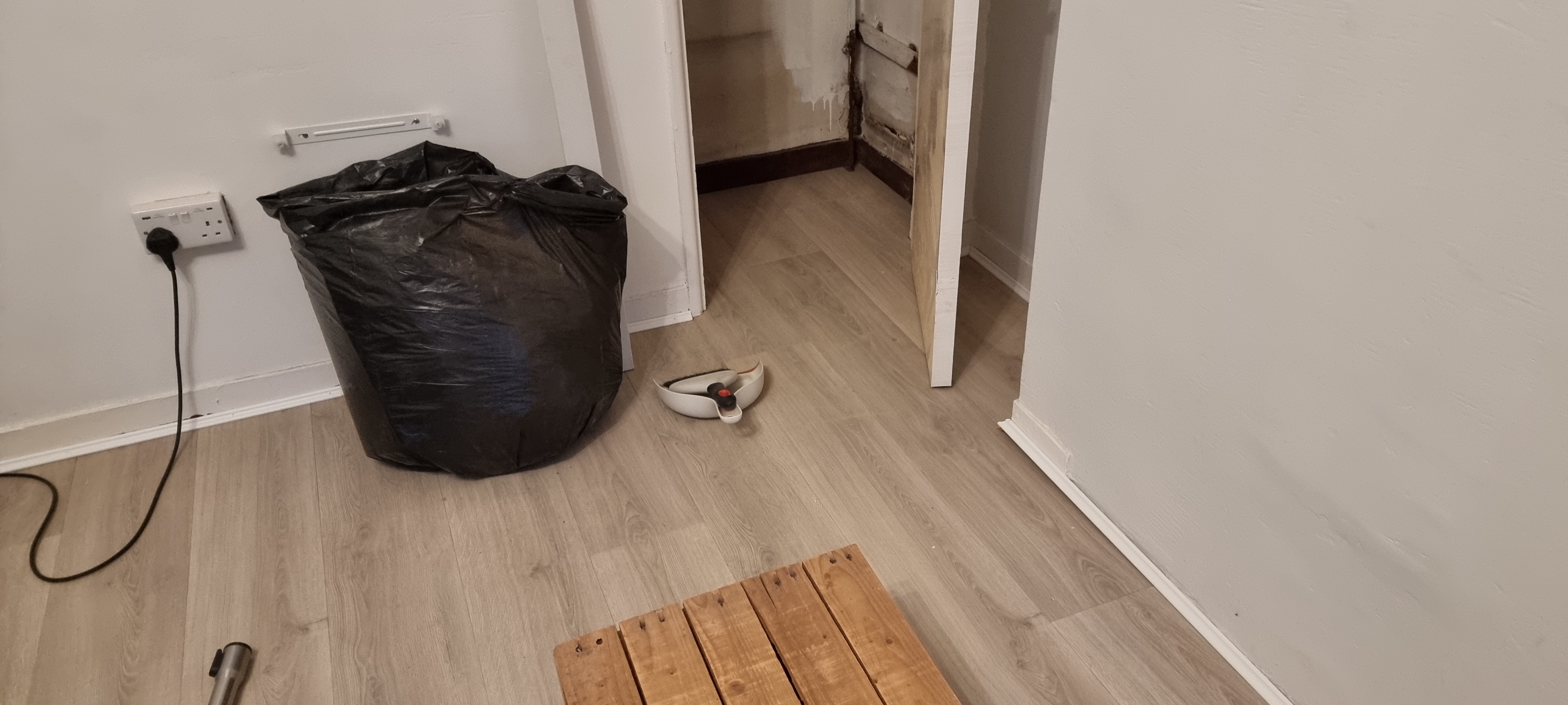 Laminate floor after fitting work in SE11