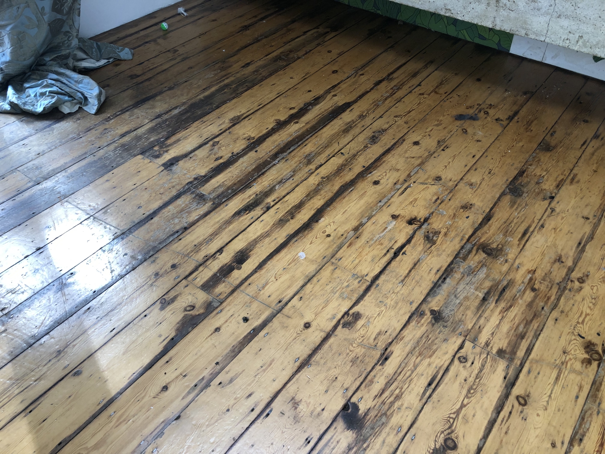 Floor condition before work at SE22
