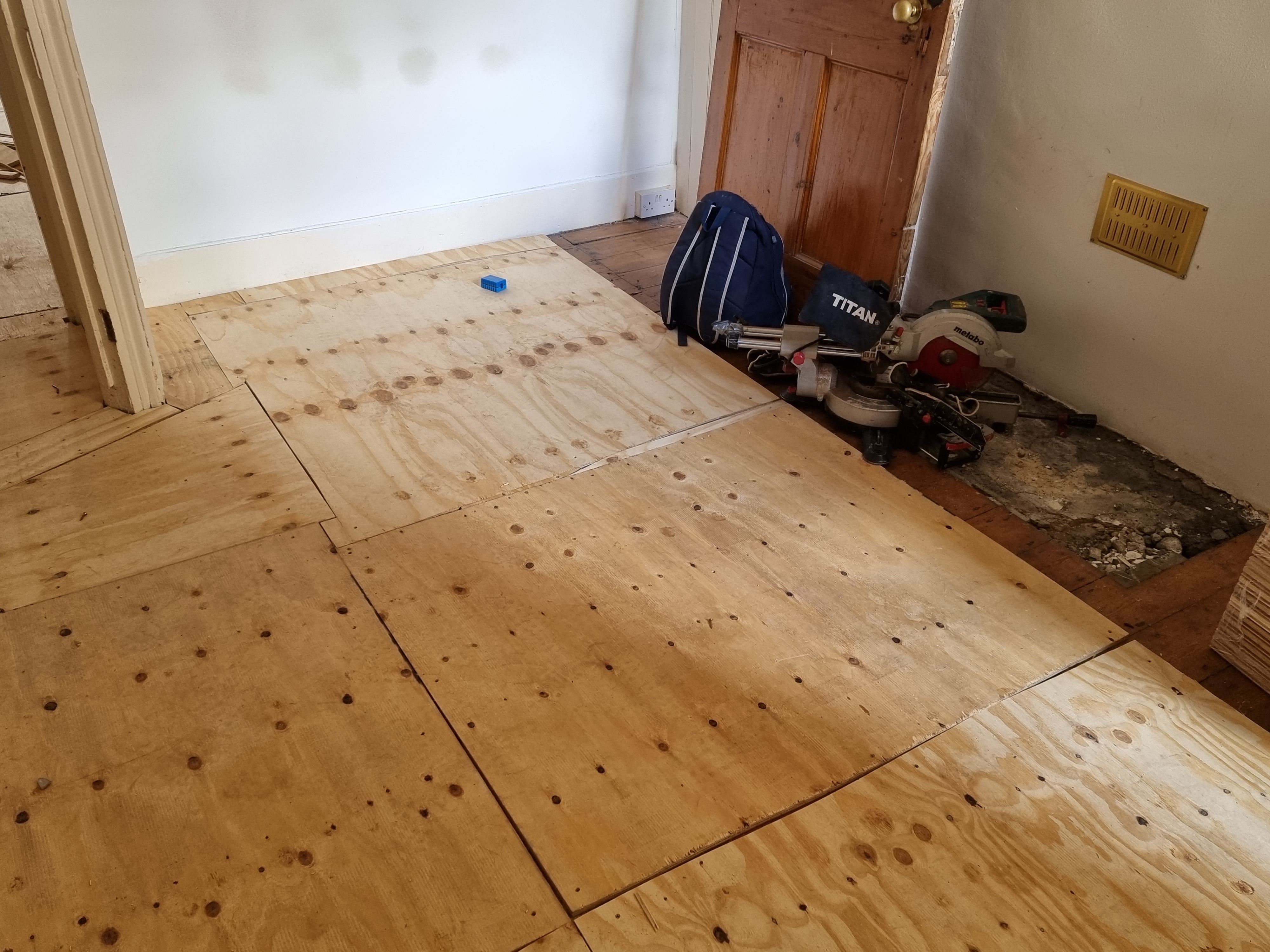 Parquet floor after sanding work in SE5