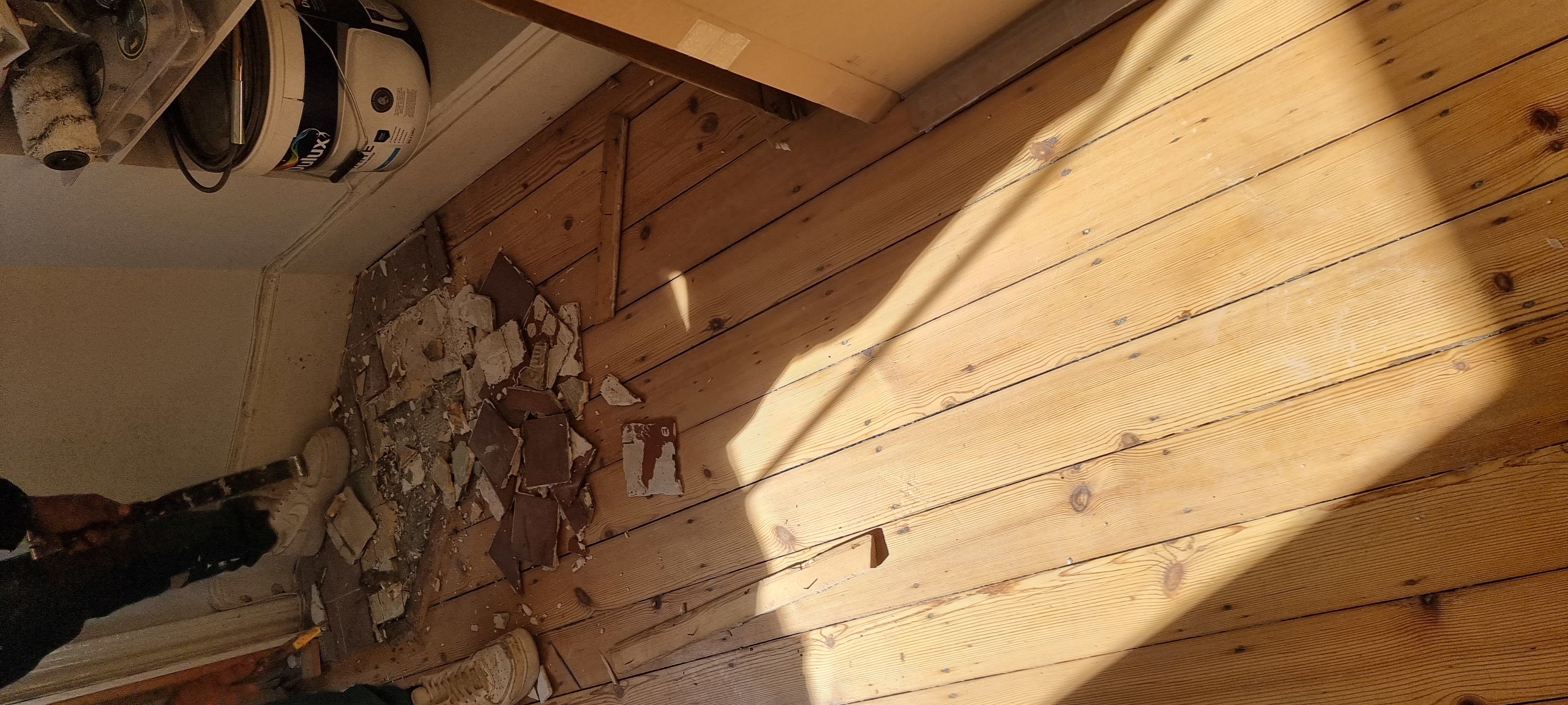 Laminate floor after sanding work in SW4