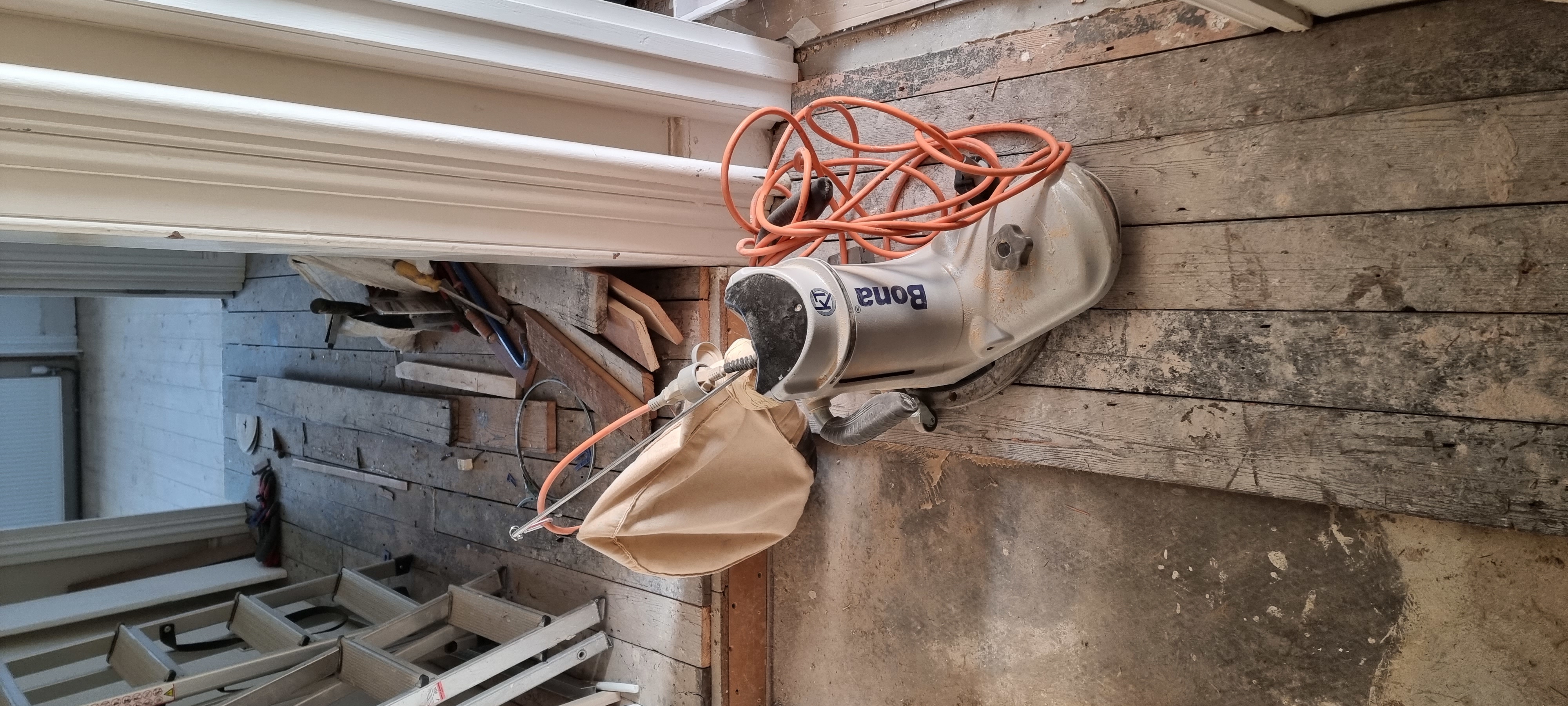 Laminate floor after sanding work in SW4