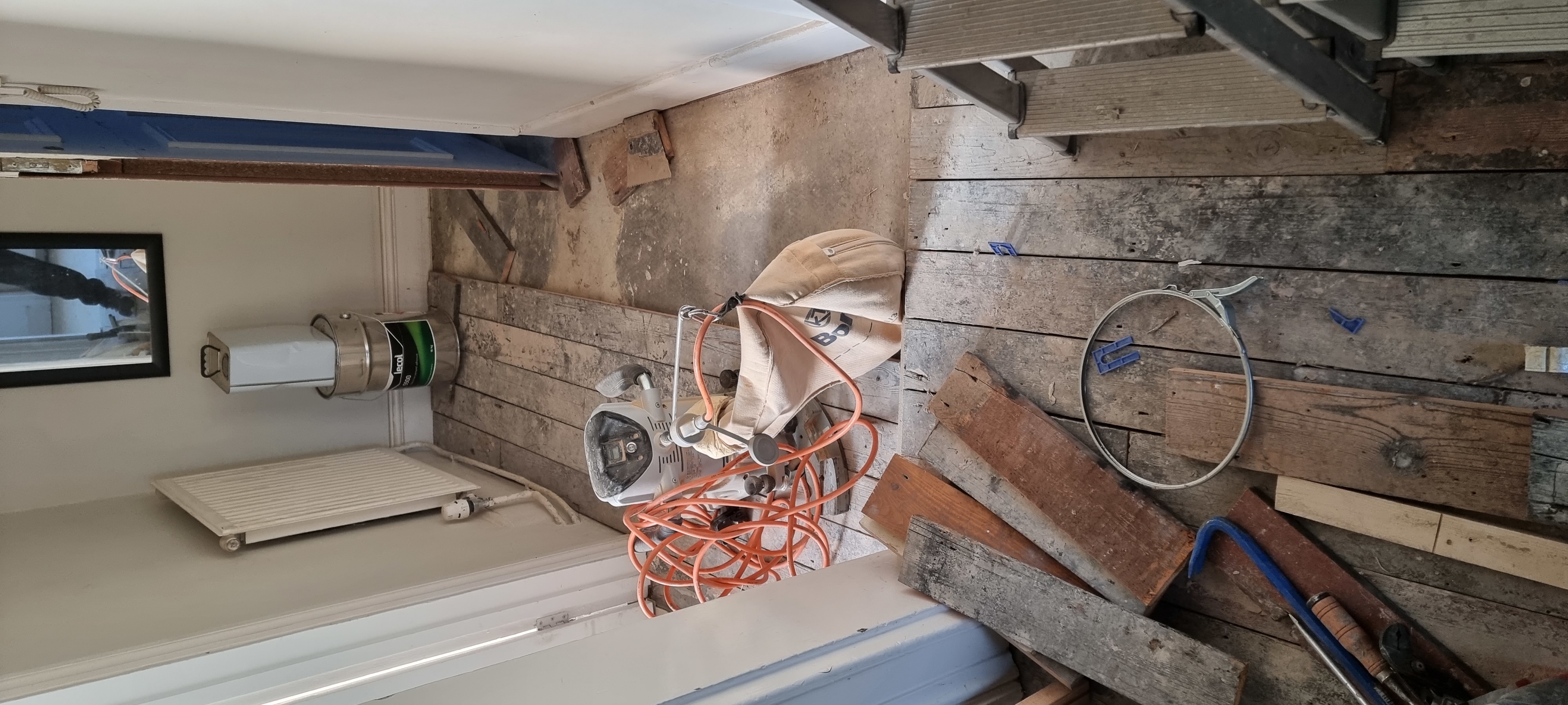 Laminate floor after sanding work in SW4