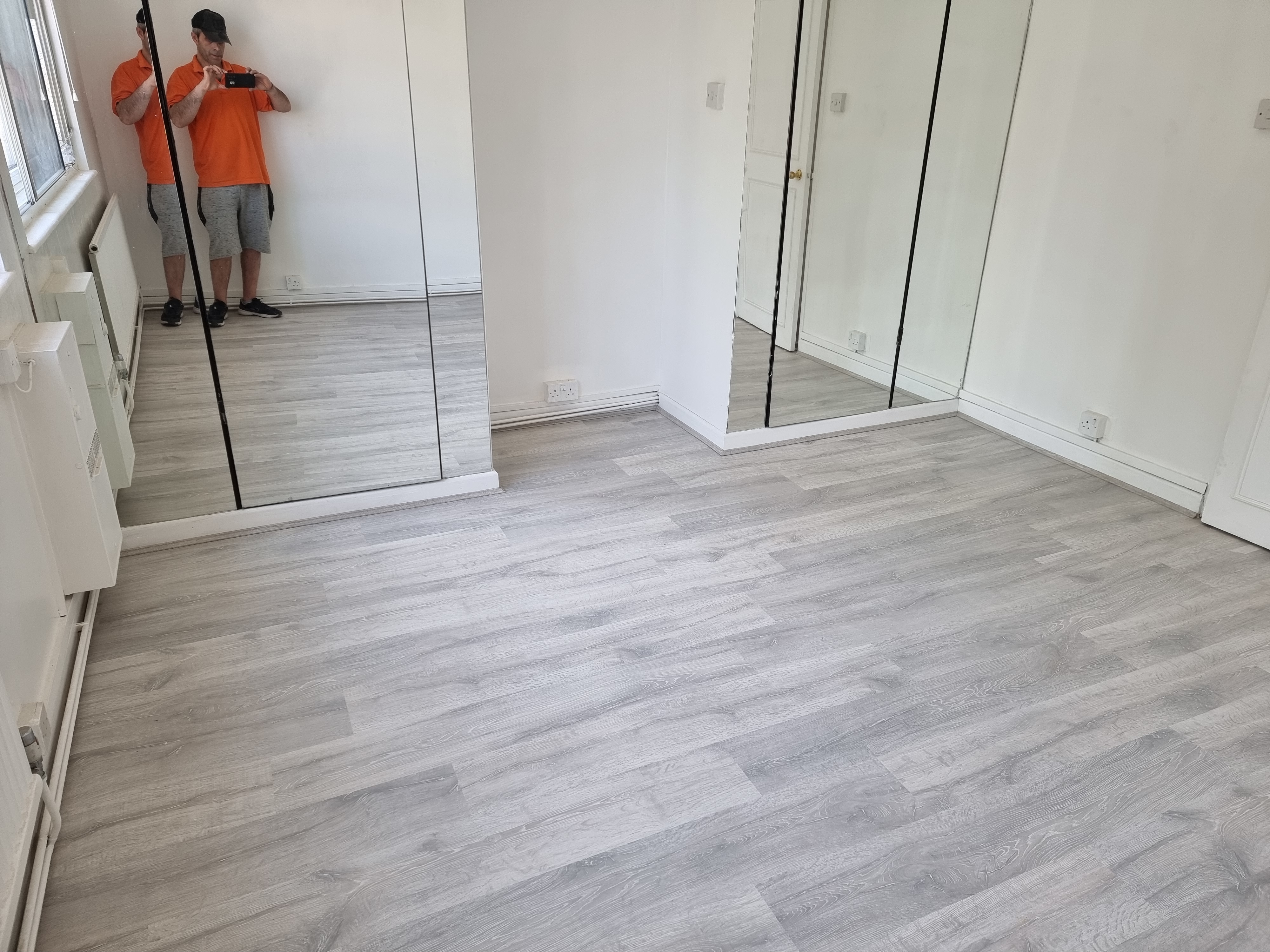 Laminate floor after fitting work in SW5