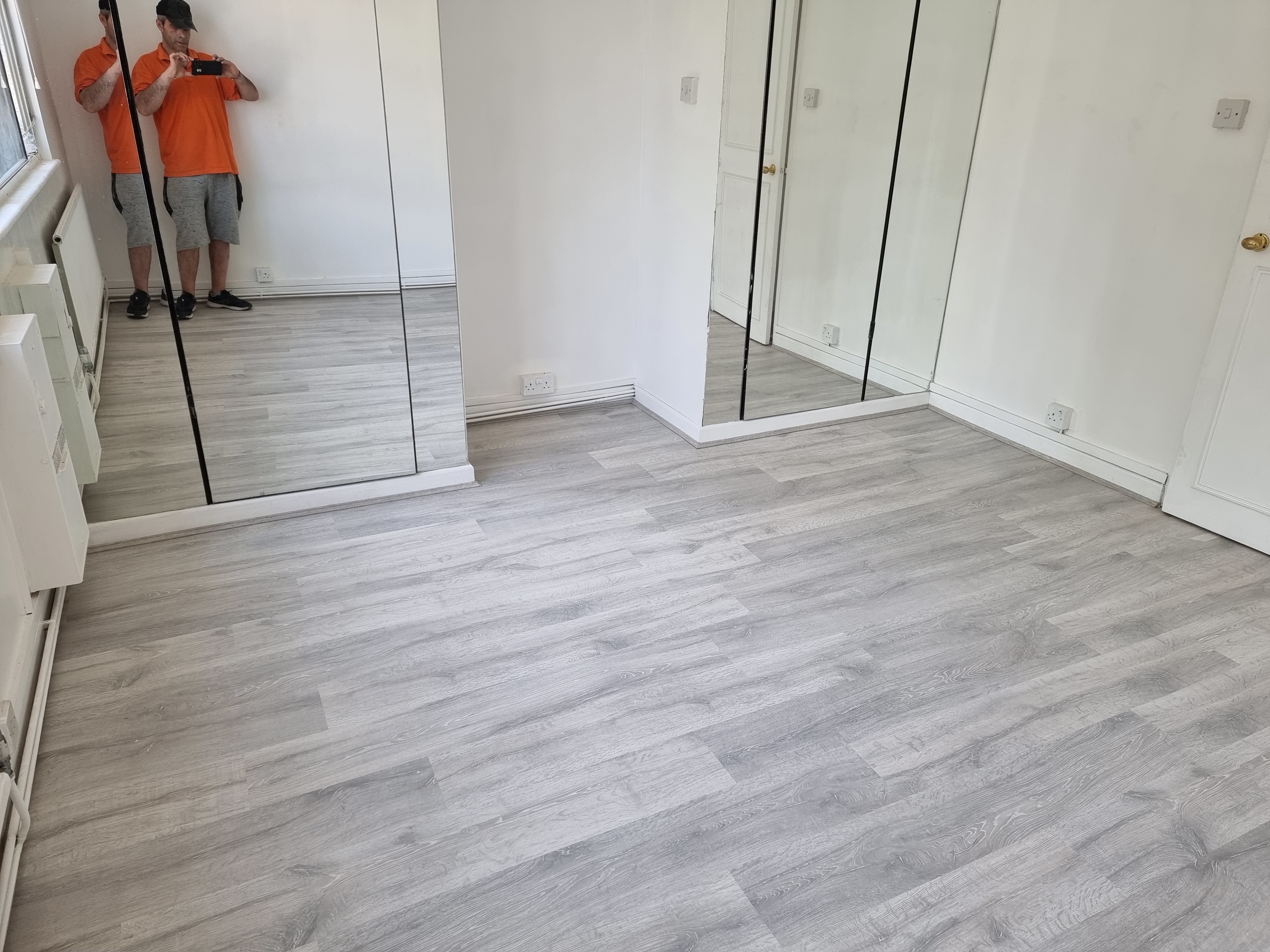 Laminate floor after fitting work in SW5