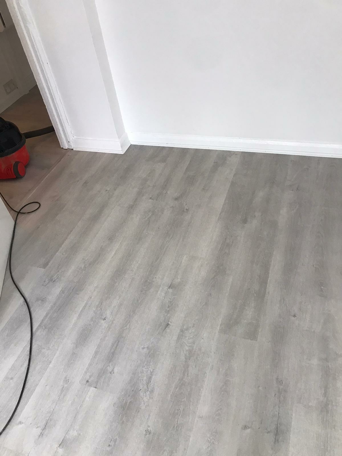 Laminate floor after fitting work in TW8