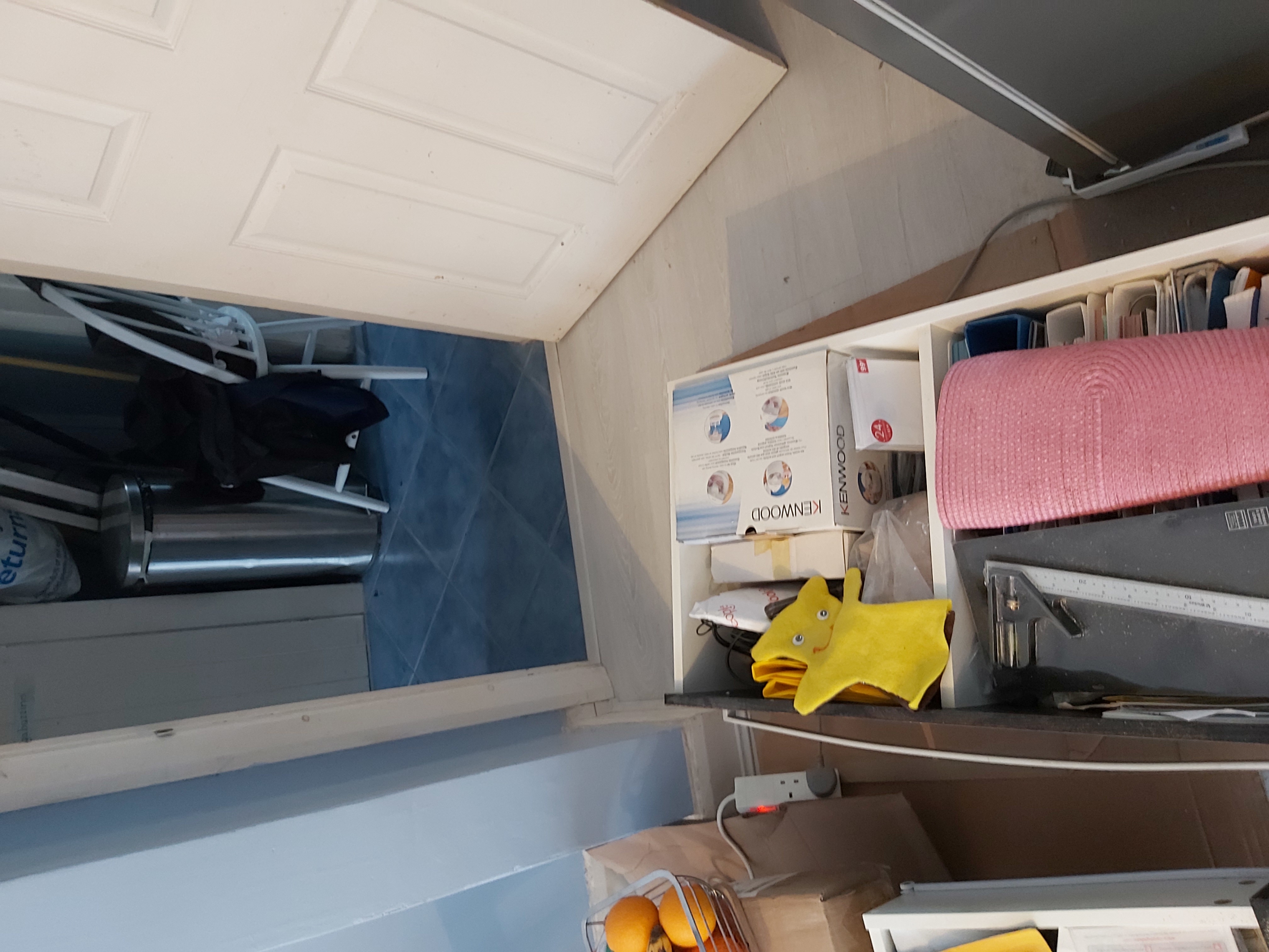 Laminate floor after fitting work in UB1