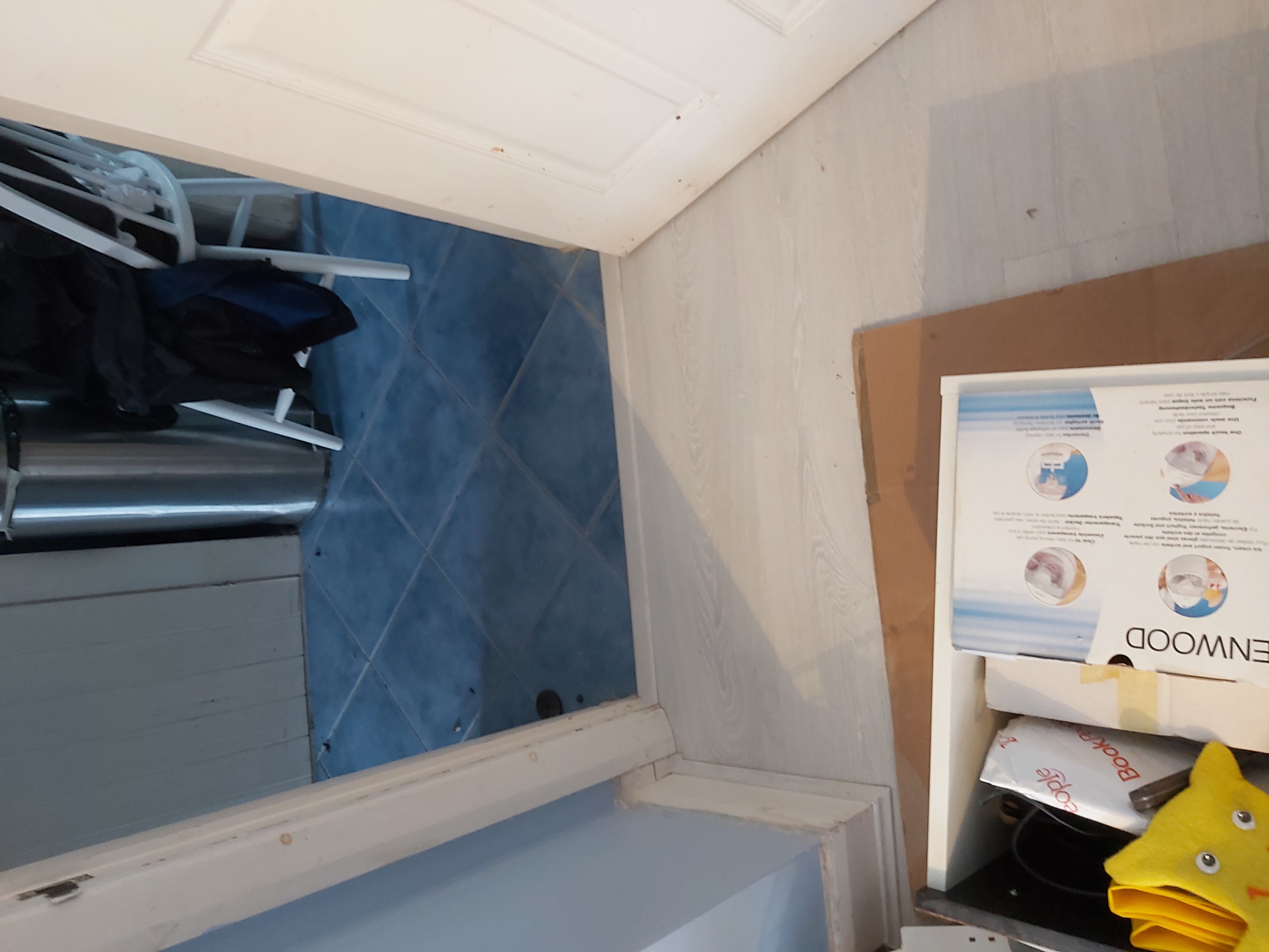 Laminate floor after fitting work in UB1