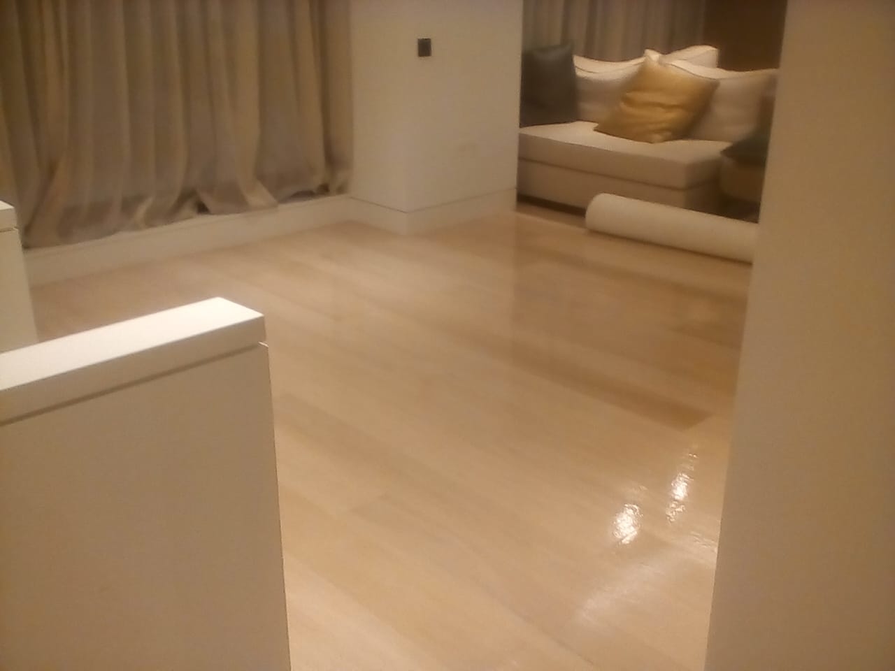 Hardwood floor after sanding work in W1W