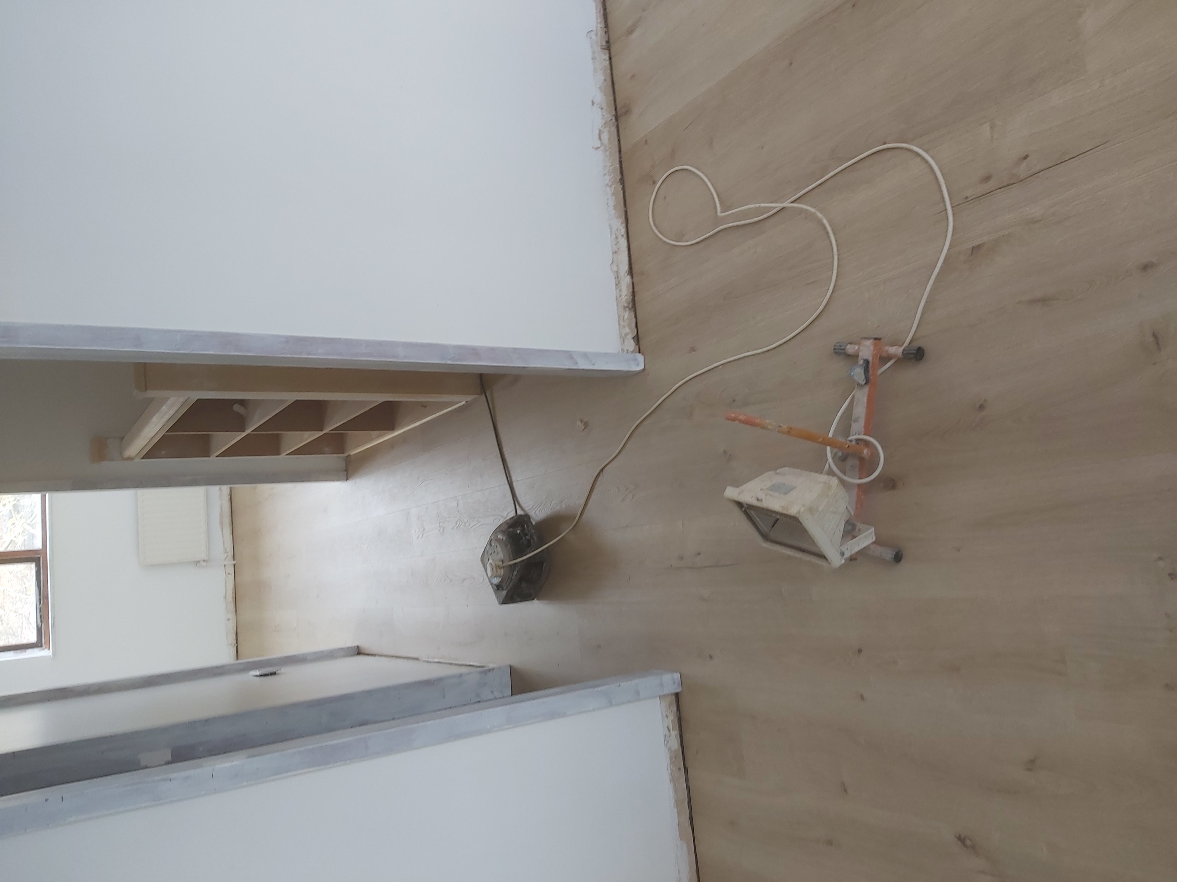 Laminate floor after fitting work in W3