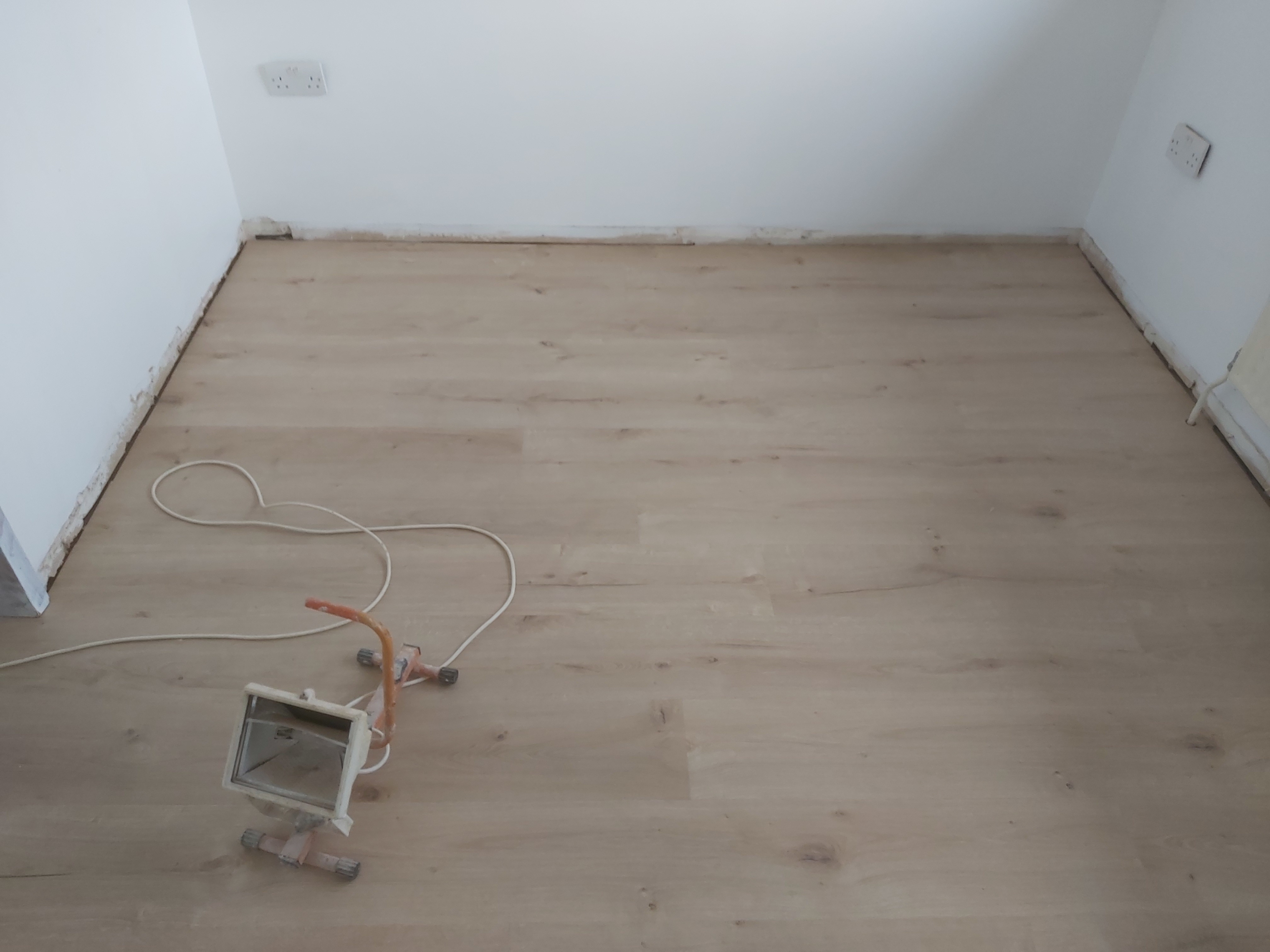 Laminate floor after fitting work in W3