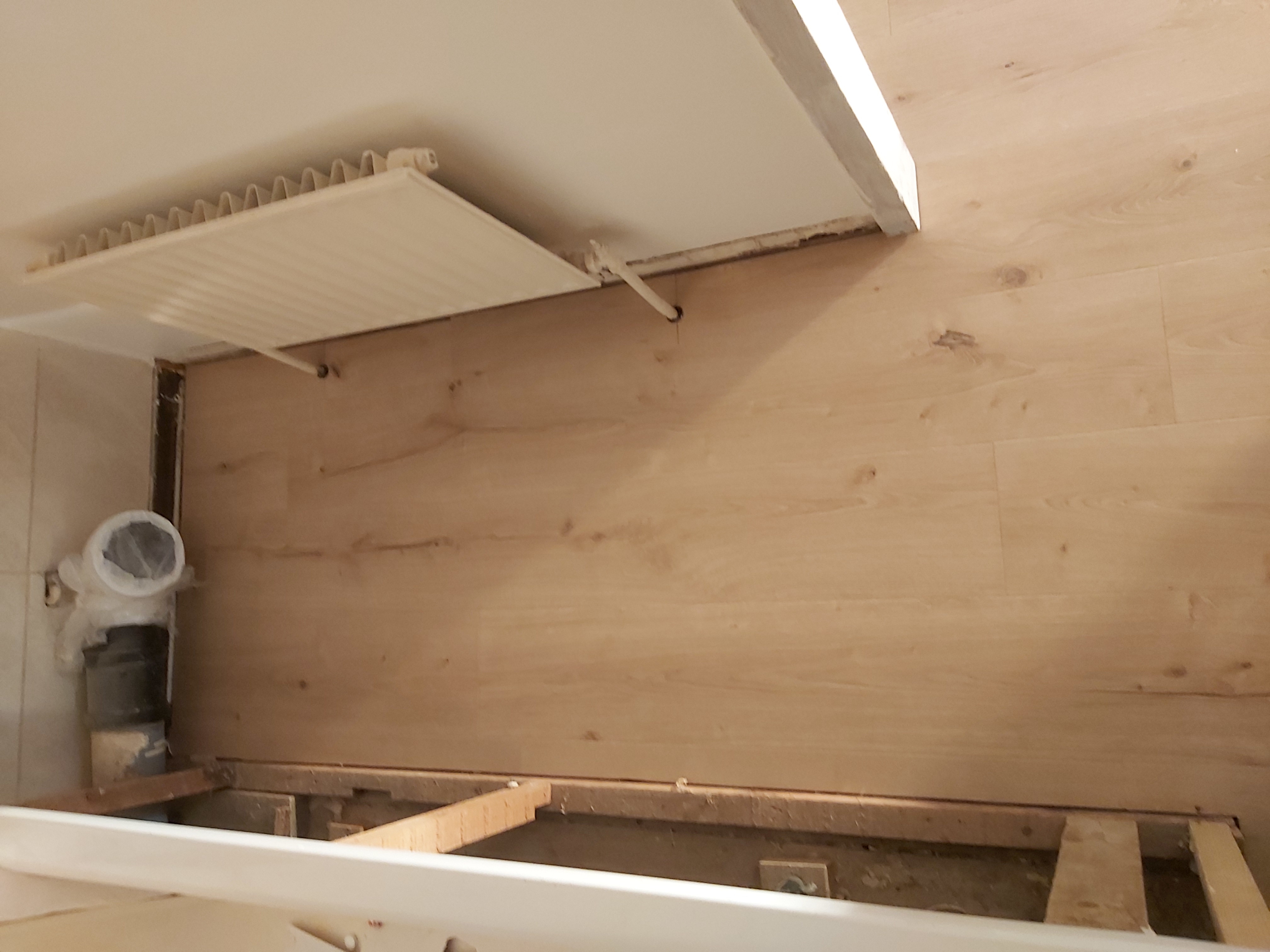 Laminate floor after fitting work in W3