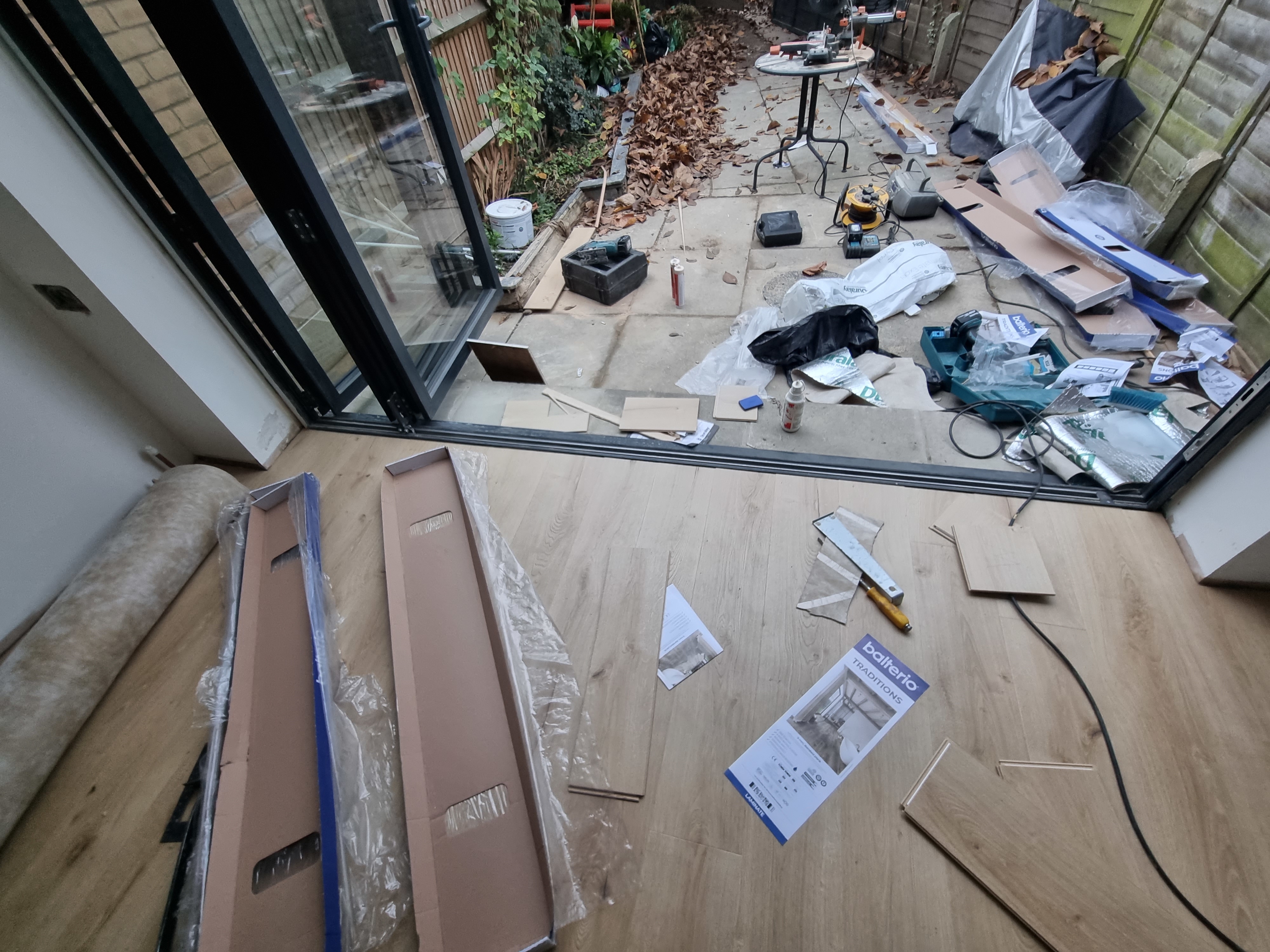 Laminate floor after fitting work in W3