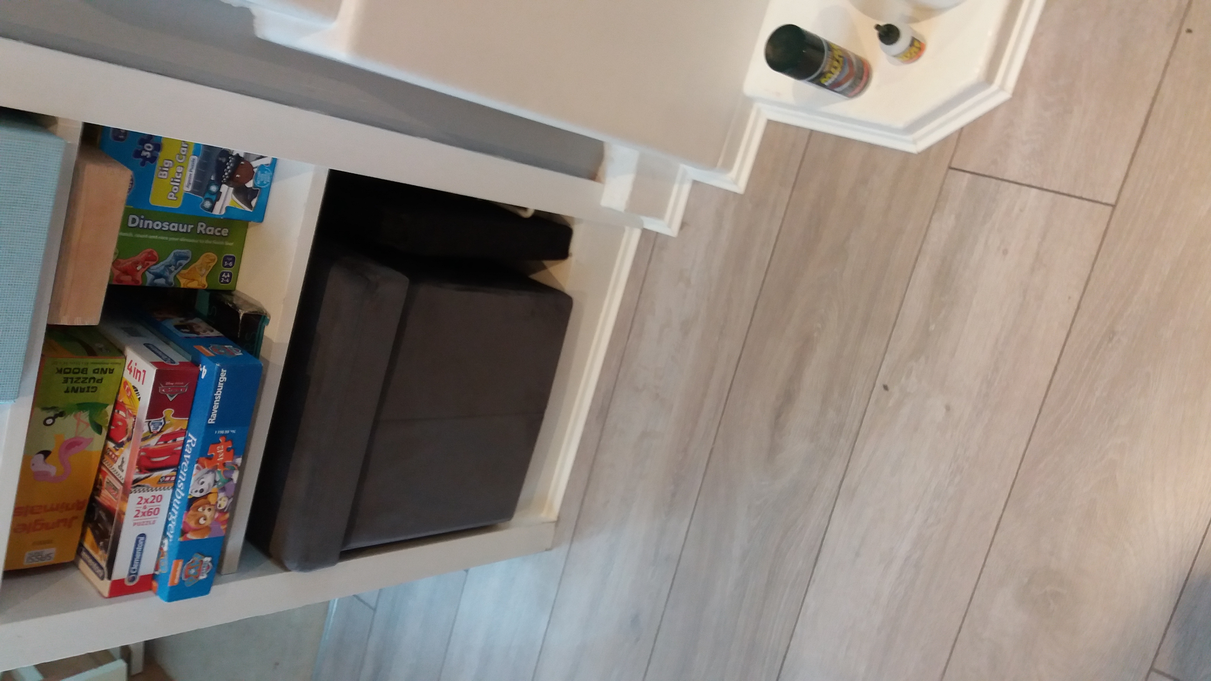 Laminate floor after fitting work in W4